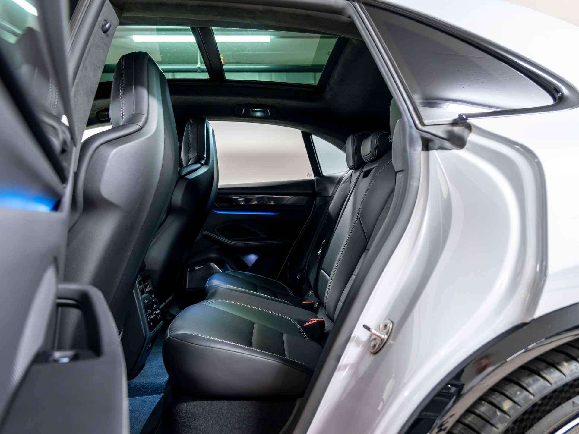 PORSCHE Macan Turbo 100kWh-image-20