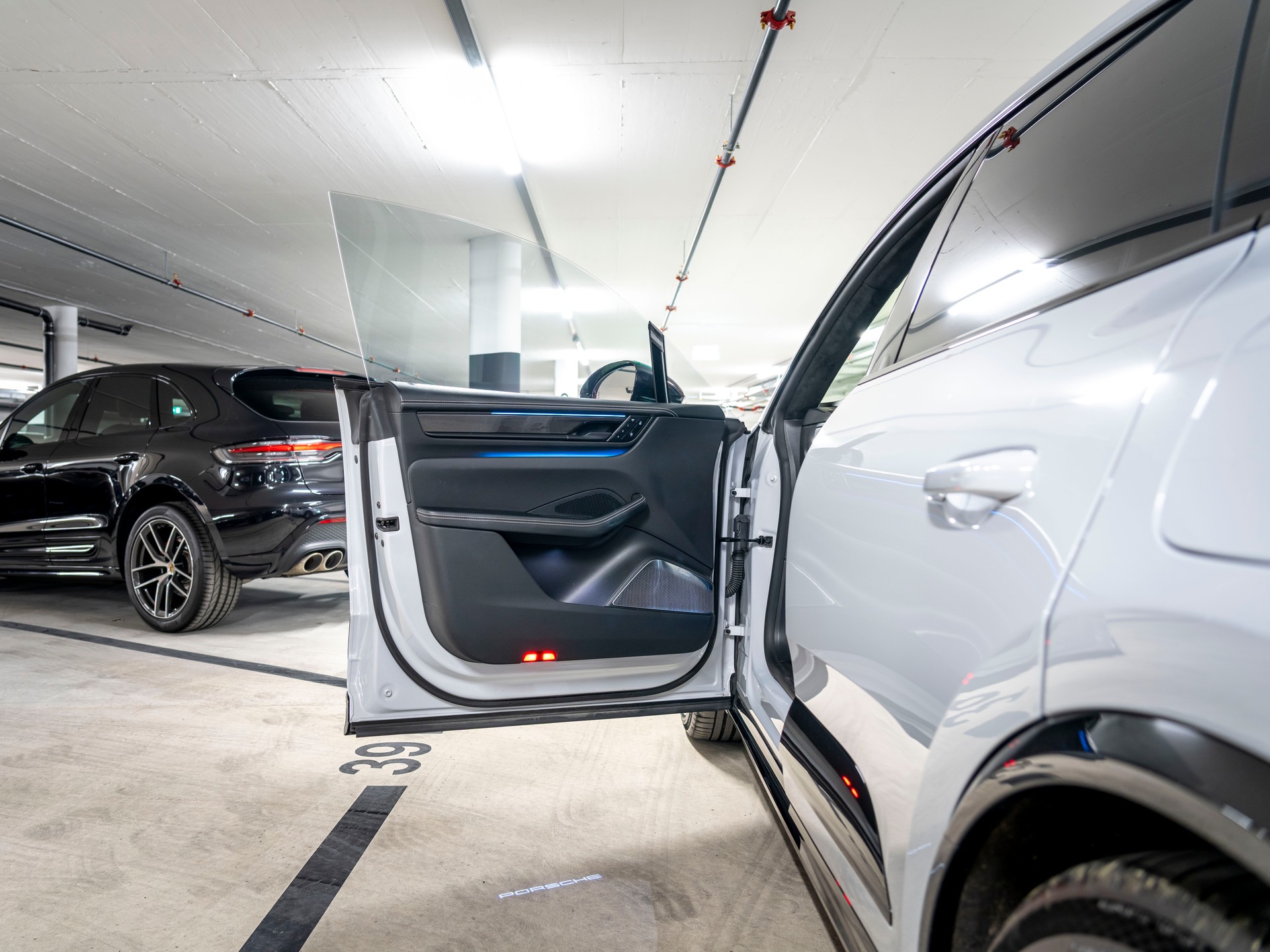 PORSCHE Macan Turbo 100kWh-image-13