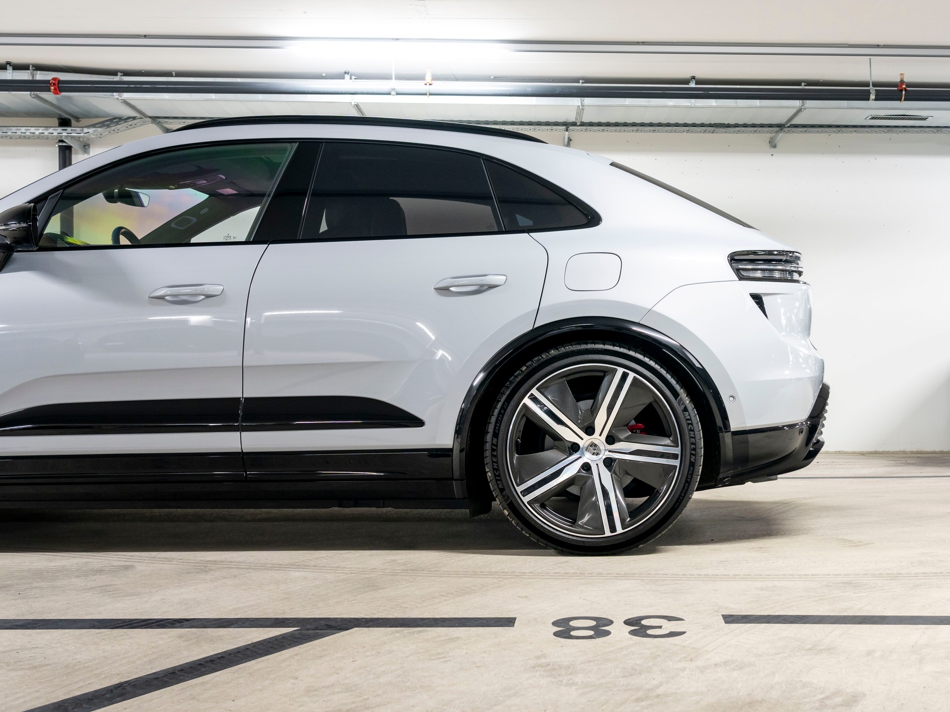 PORSCHE Macan Turbo 100kWh-image-8