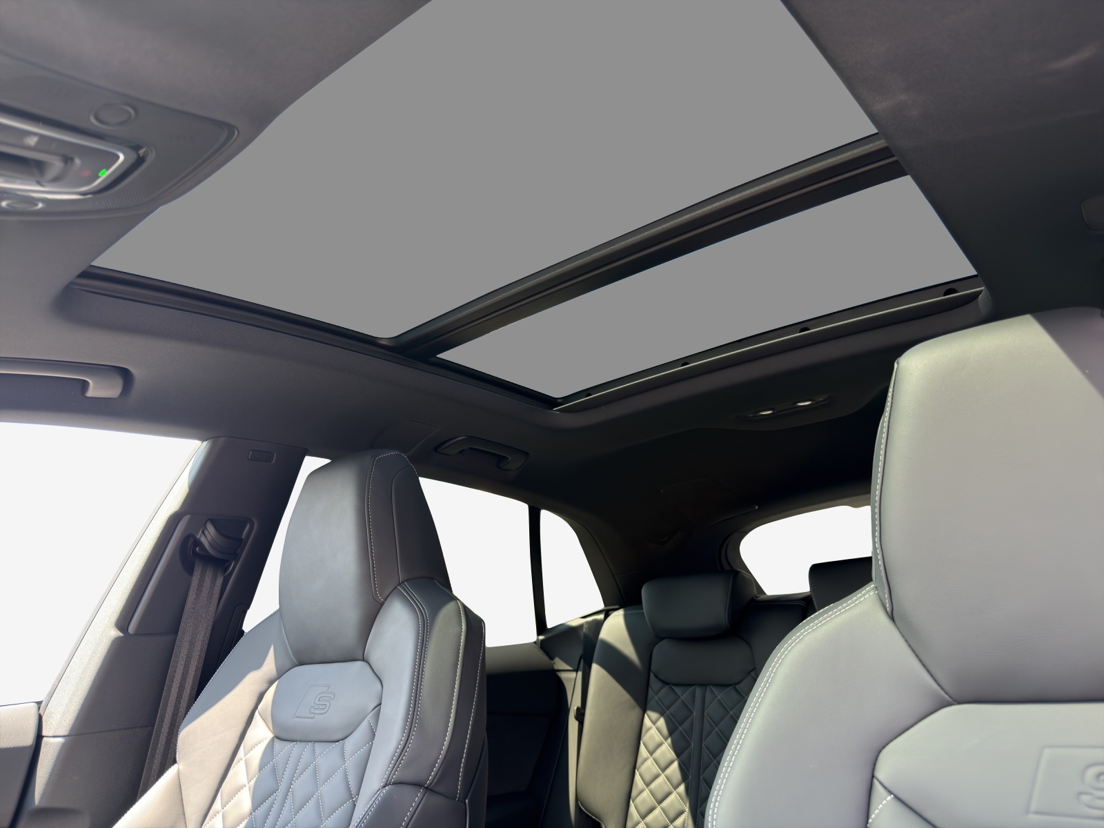 AUDI Q8 SUV TFSI e quattro 360 kW tiptronic-image-13