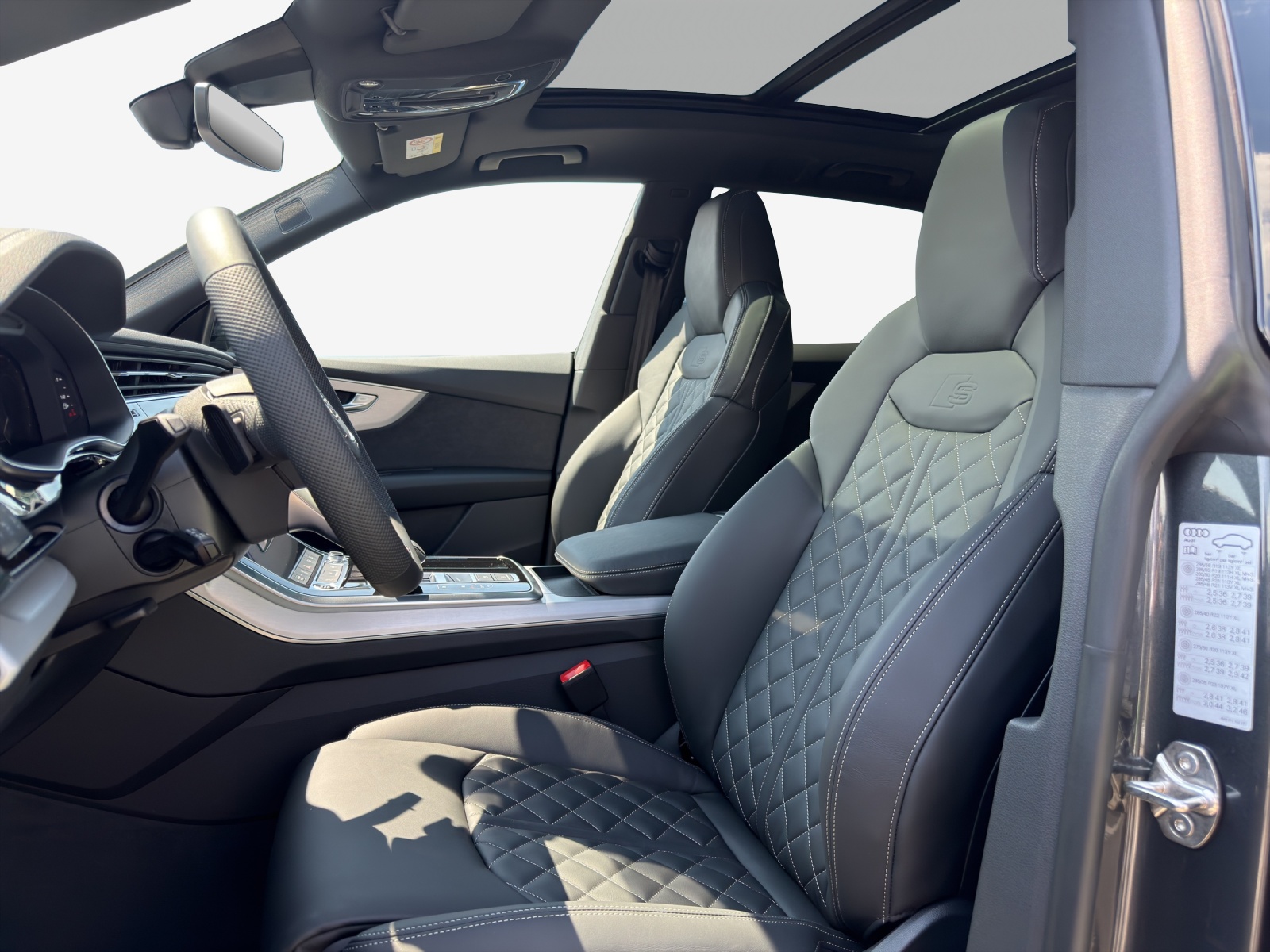 AUDI Q8 SUV TFSI e quattro 360 kW tiptronic-image-7