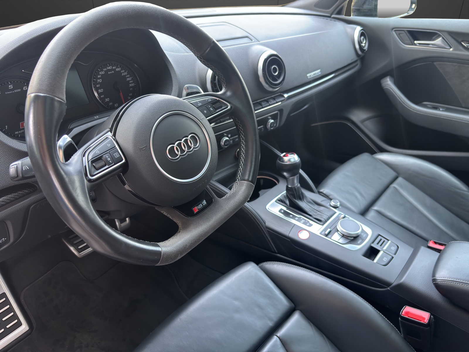 AUDI RS3 2.5 TSI quattro S-tronic-image-3