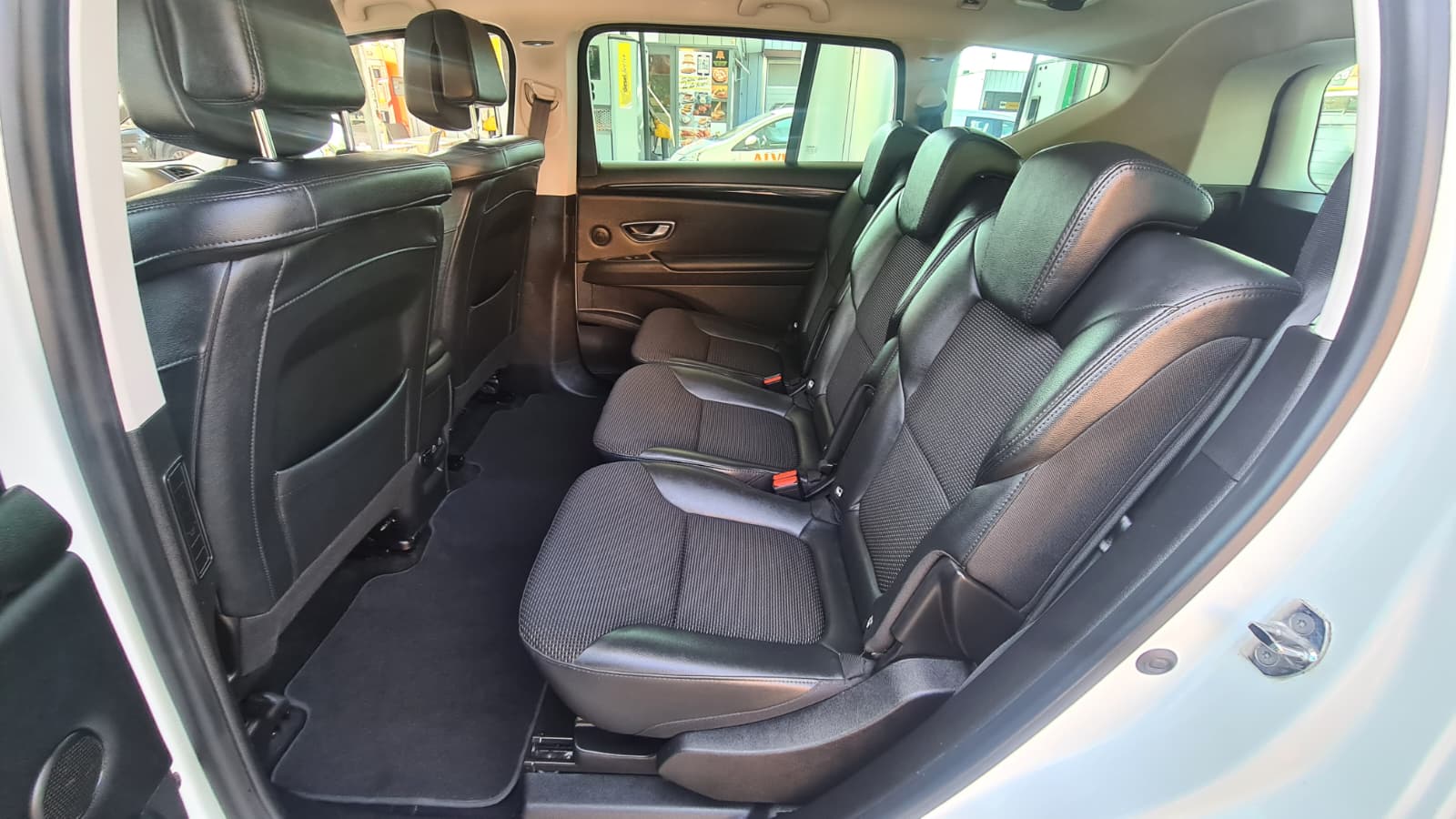 RENAULT Espace 2.0 dCi Intens EDC 6 ** Teil-Leder ** Gr-Navi ** RF-Kamera ** Lenkrad Heizung ** H.Up Disp ** Schiebedach ** Ab MFK **-image-17