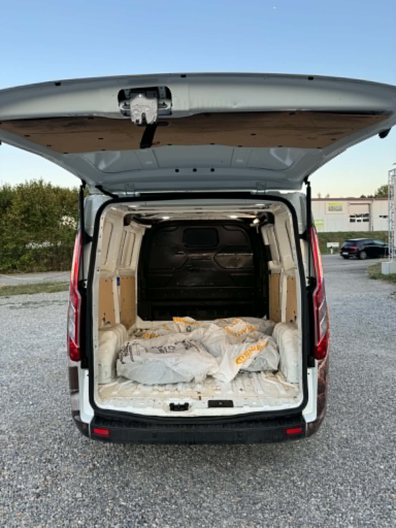 FORD Transit Custom Van 340 L1H1 Limited-image-5