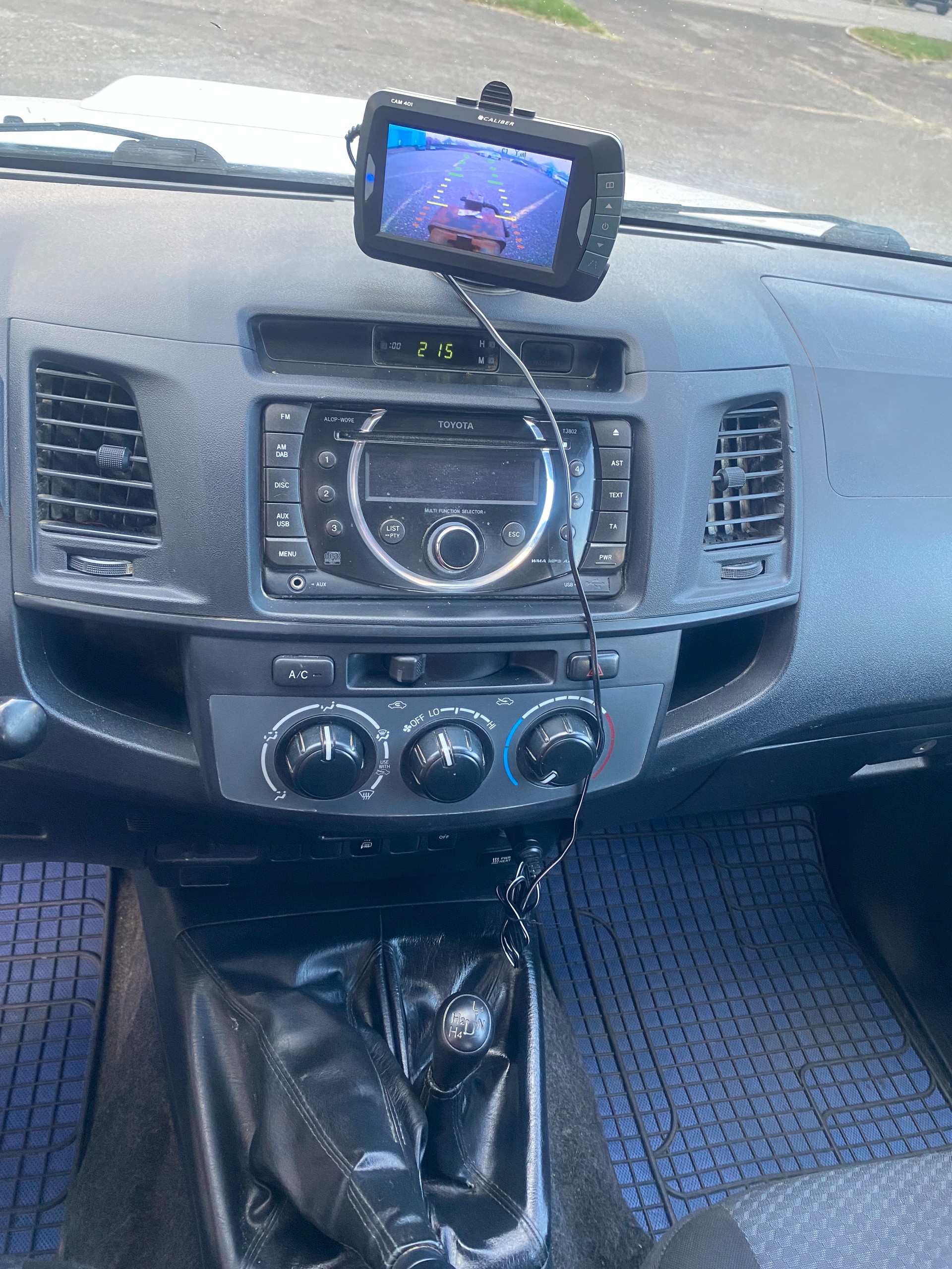 TOYOTA Hilux 2.5D 4WD Double Cab Luna-image-6