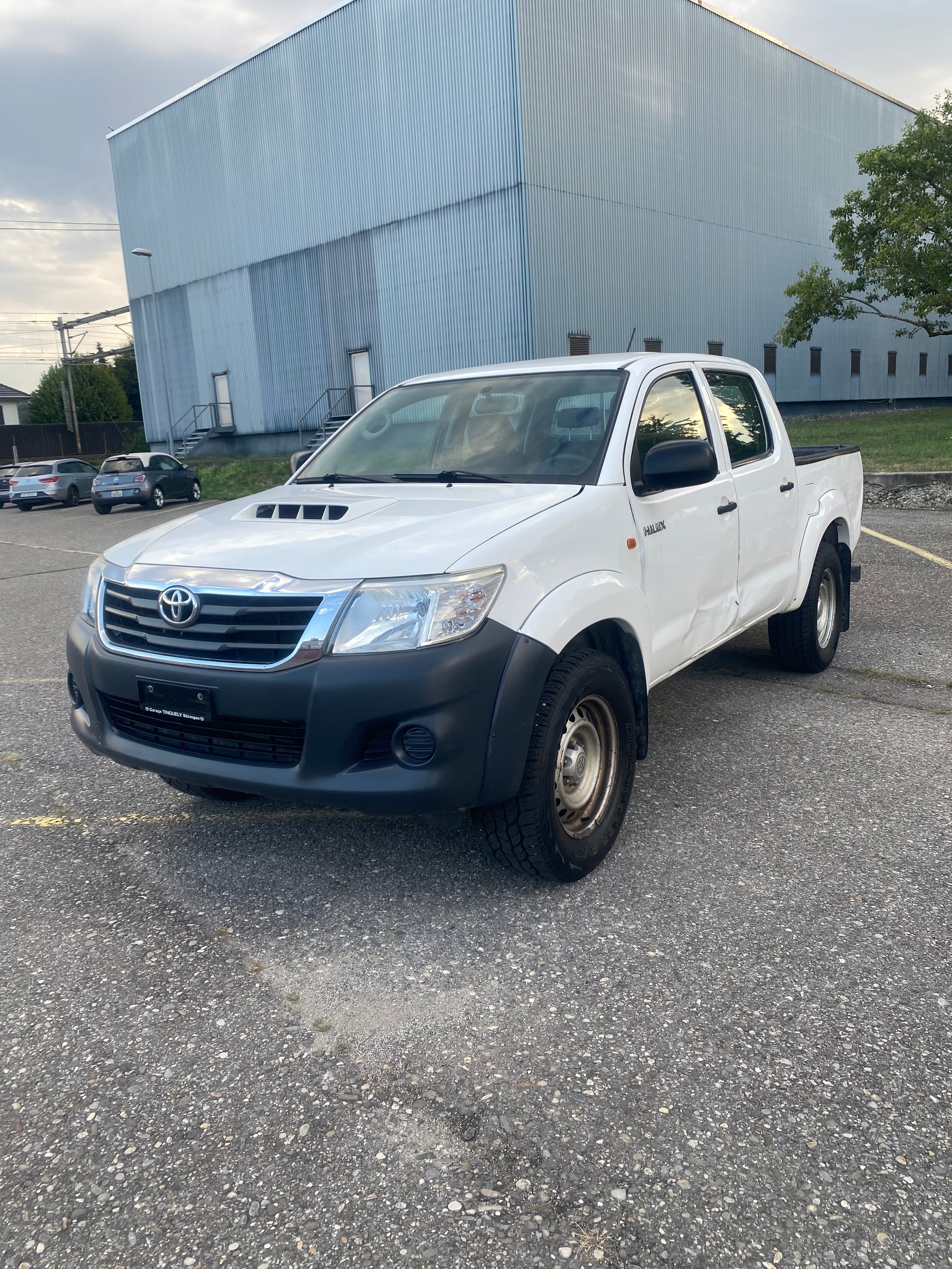 TOYOTA Hilux 2.5D 4WD Double Cab Luna-image-1