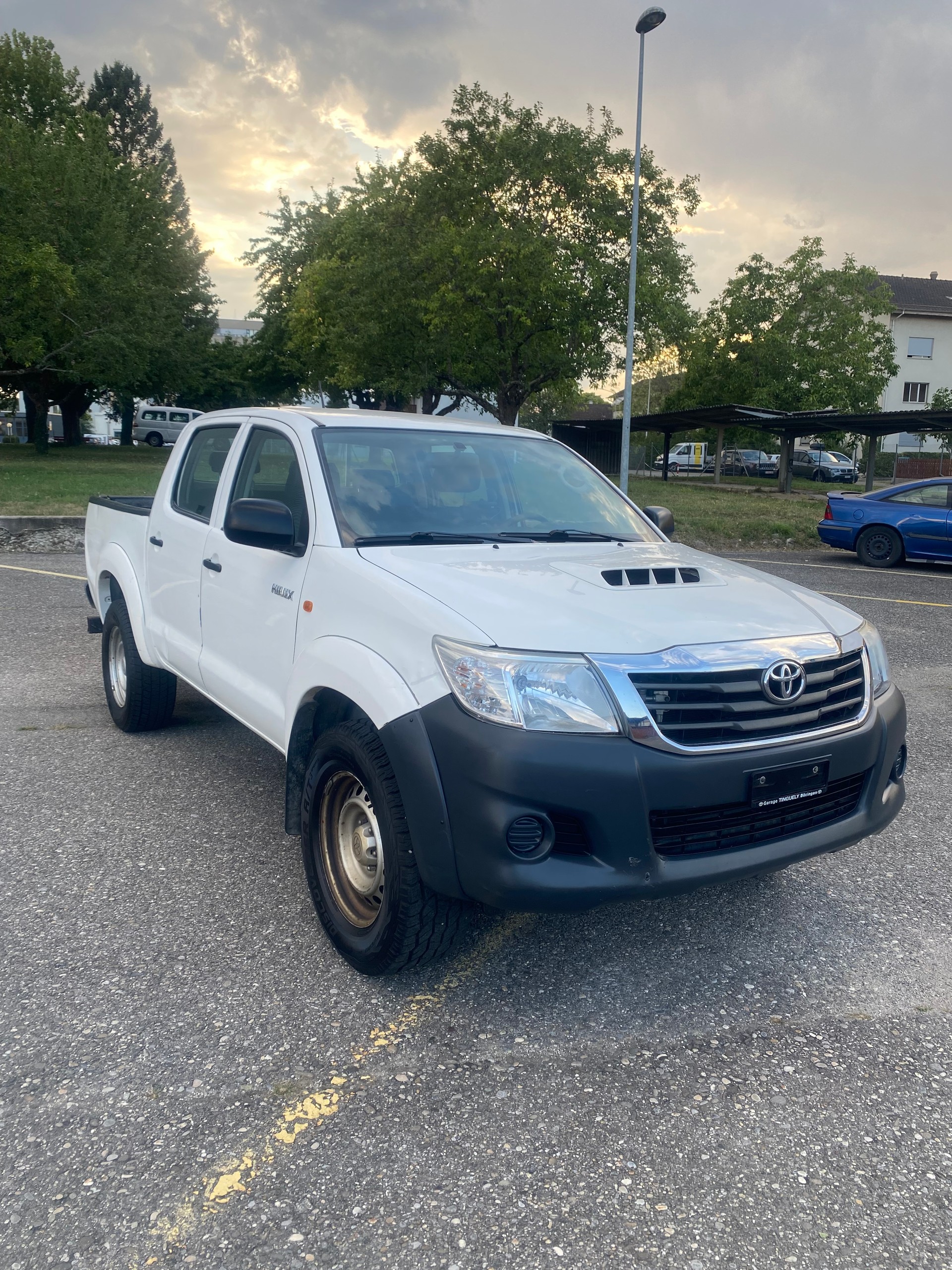 TOYOTA Hilux 2.5D 4WD Double Cab Luna-image-0