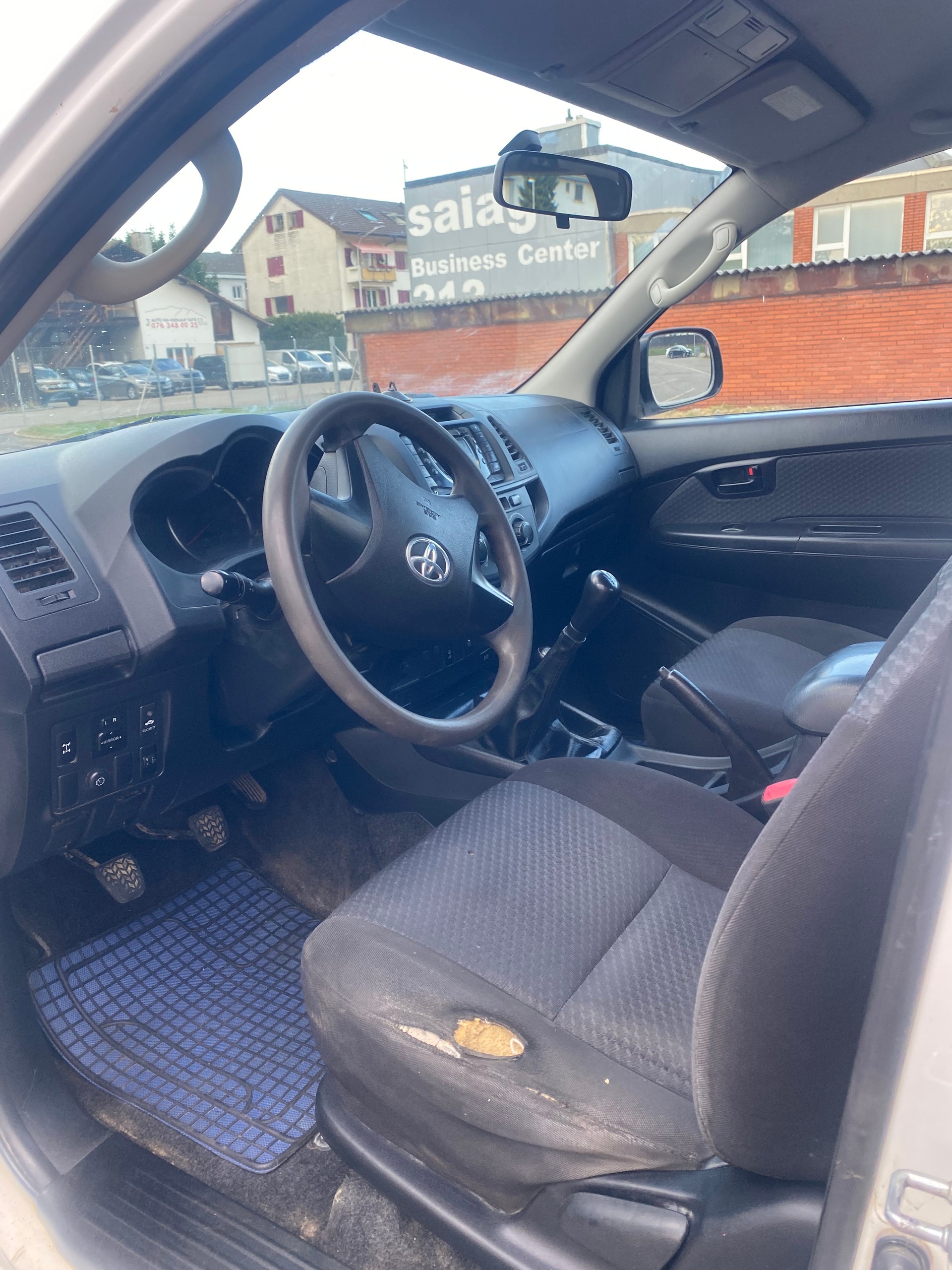 TOYOTA Hilux 2.5D 4WD Double Cab Luna-image-7
