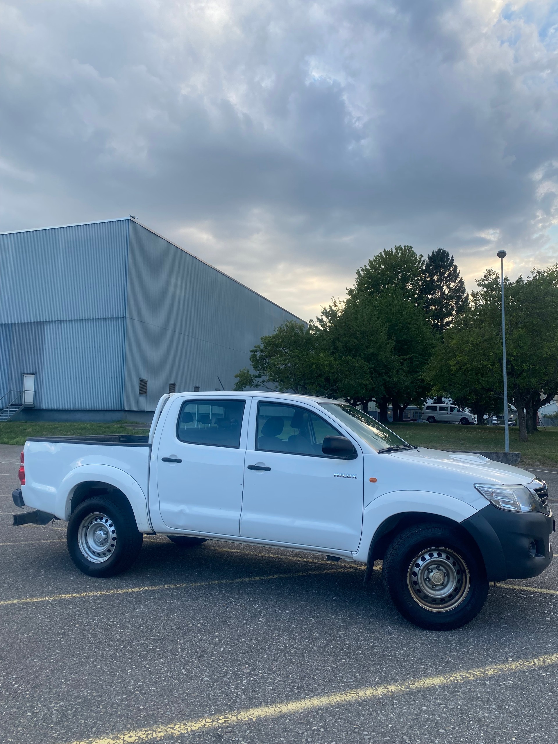 TOYOTA Hilux 2.5D 4WD Double Cab Luna-image-15