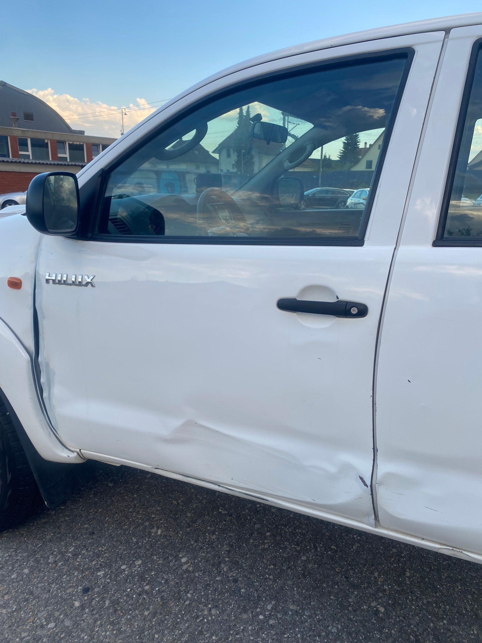 TOYOTA Hilux 2.5D 4WD Double Cab Luna-image-12