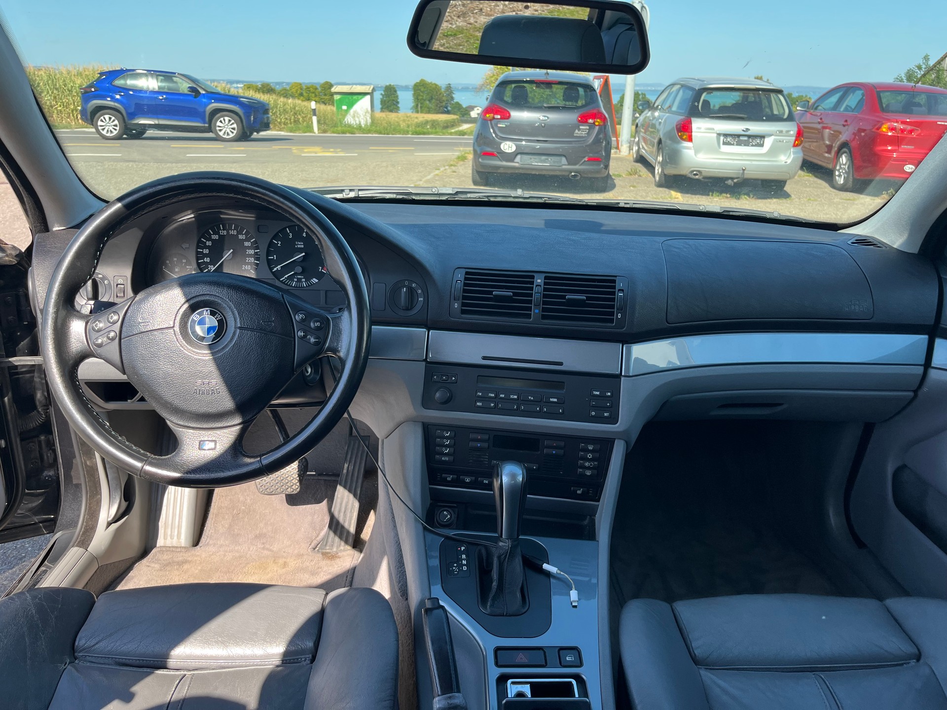 BMW 528i-image-8