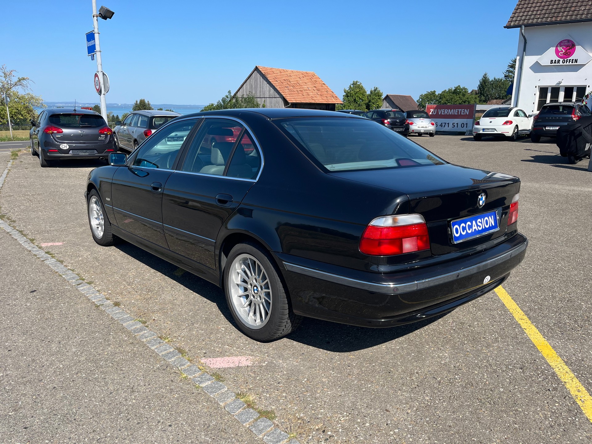 BMW 528i-image-4