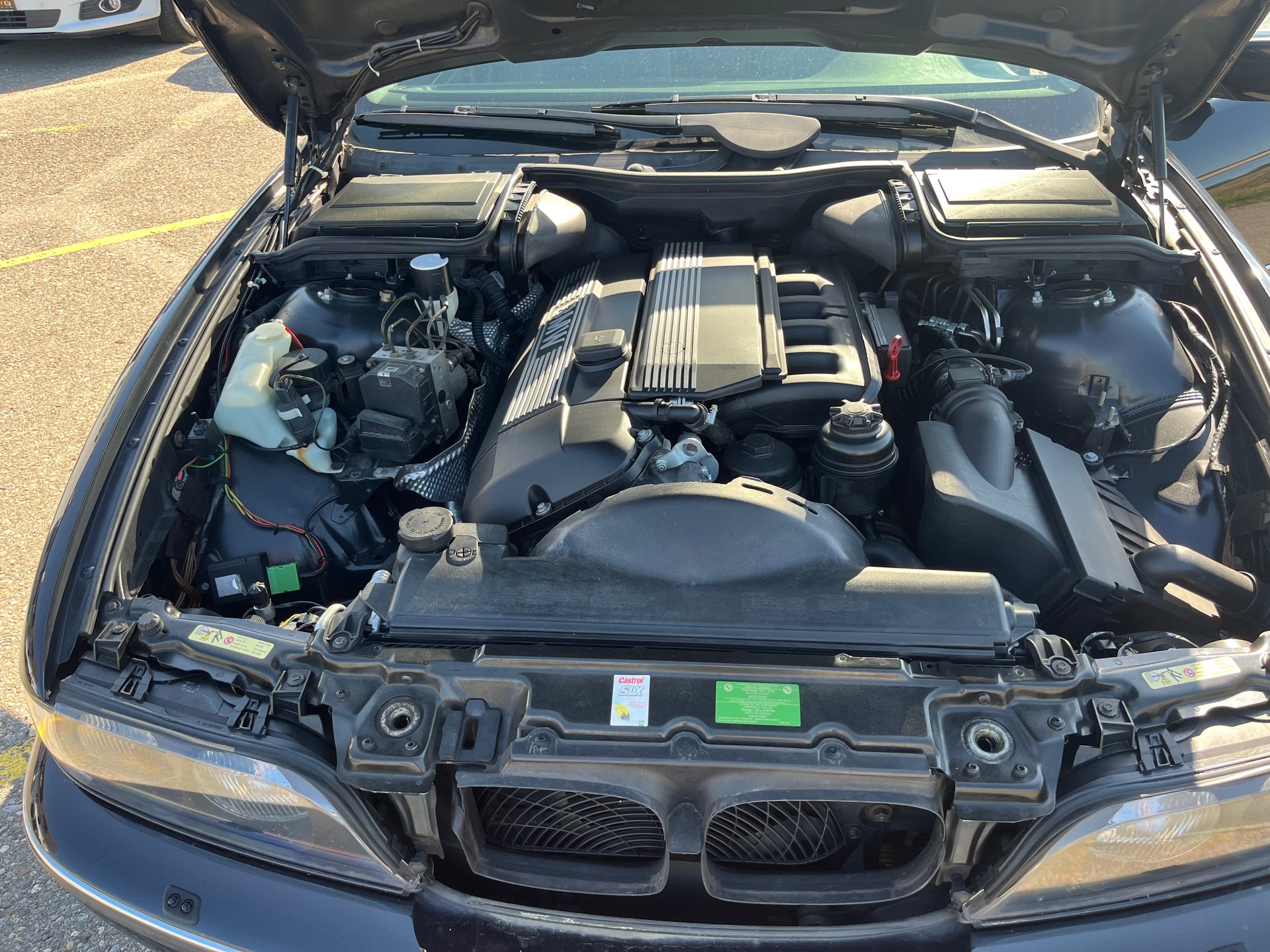 BMW 528i-image-11
