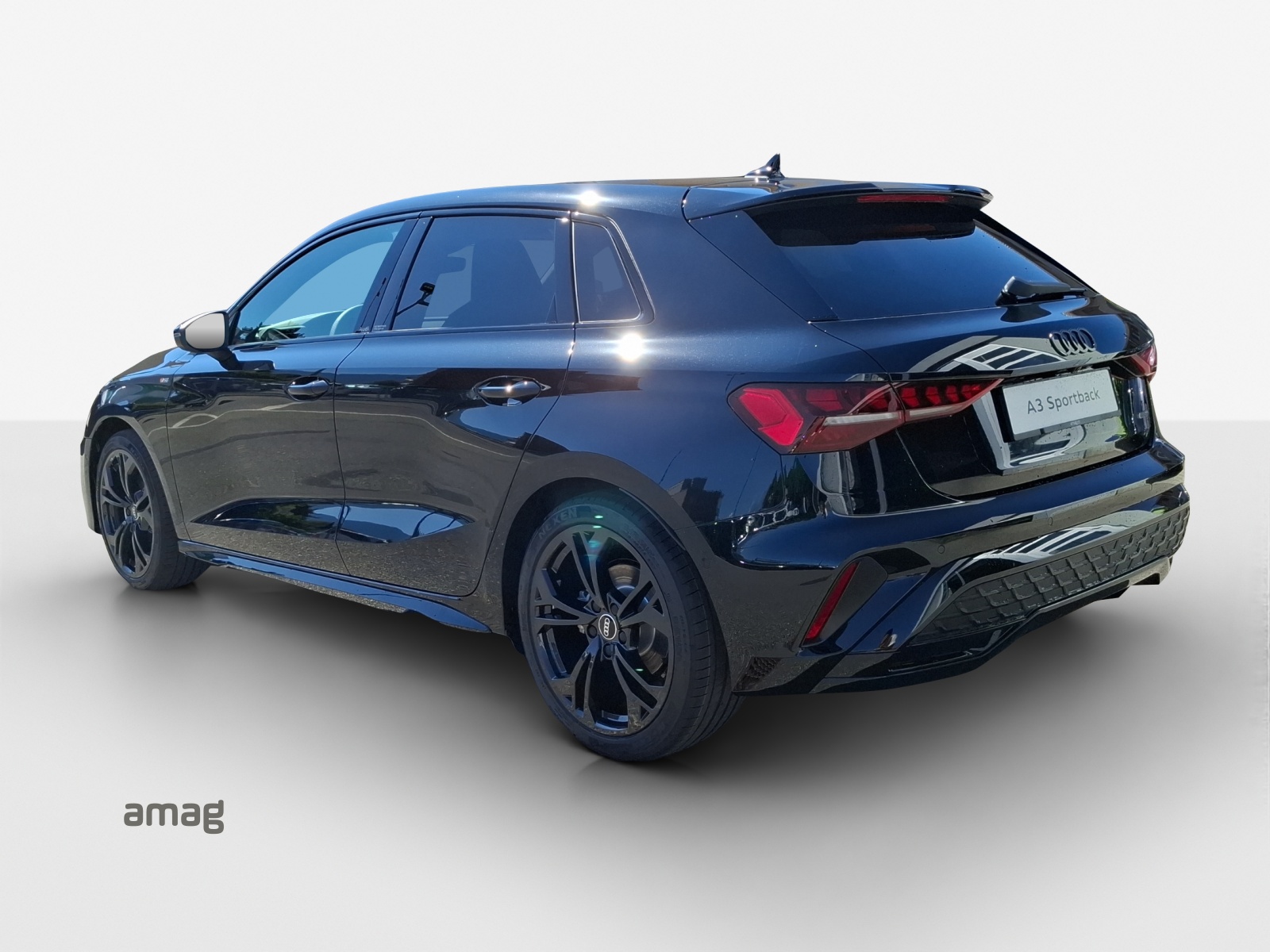 AUDI A3 Sportback TFSI 150 kW quattro S line S tronic-image-2