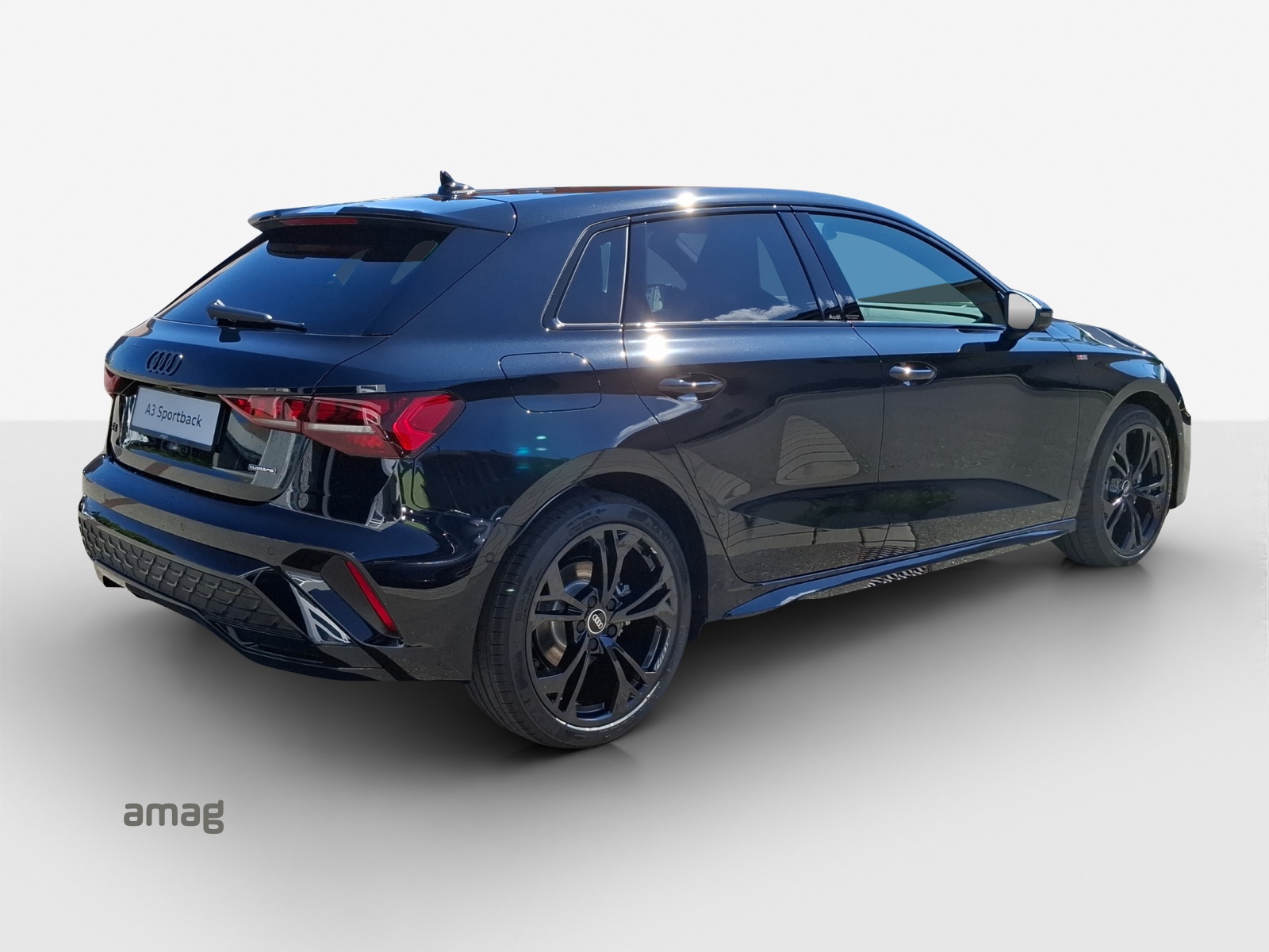 AUDI A3 Sportback TFSI 150 kW quattro S line S tronic-image-4