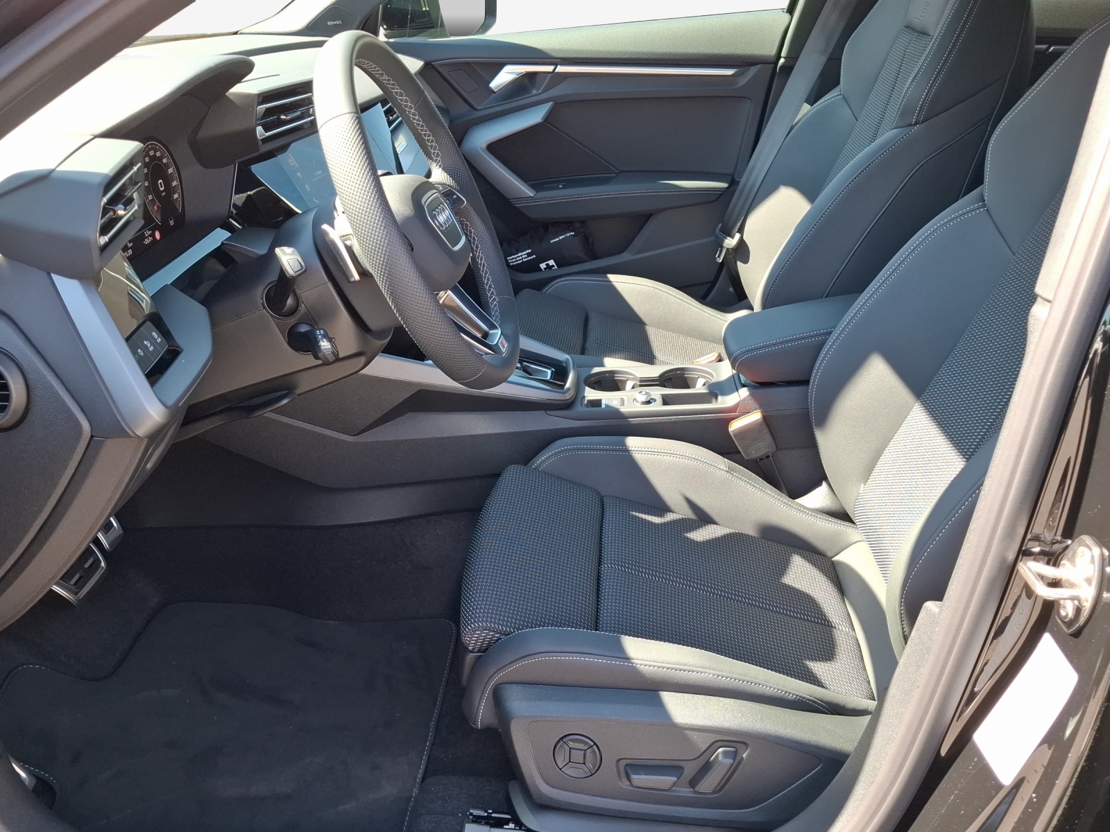 AUDI A3 Sportback TFSI 150 kW quattro S line S tronic-image-7