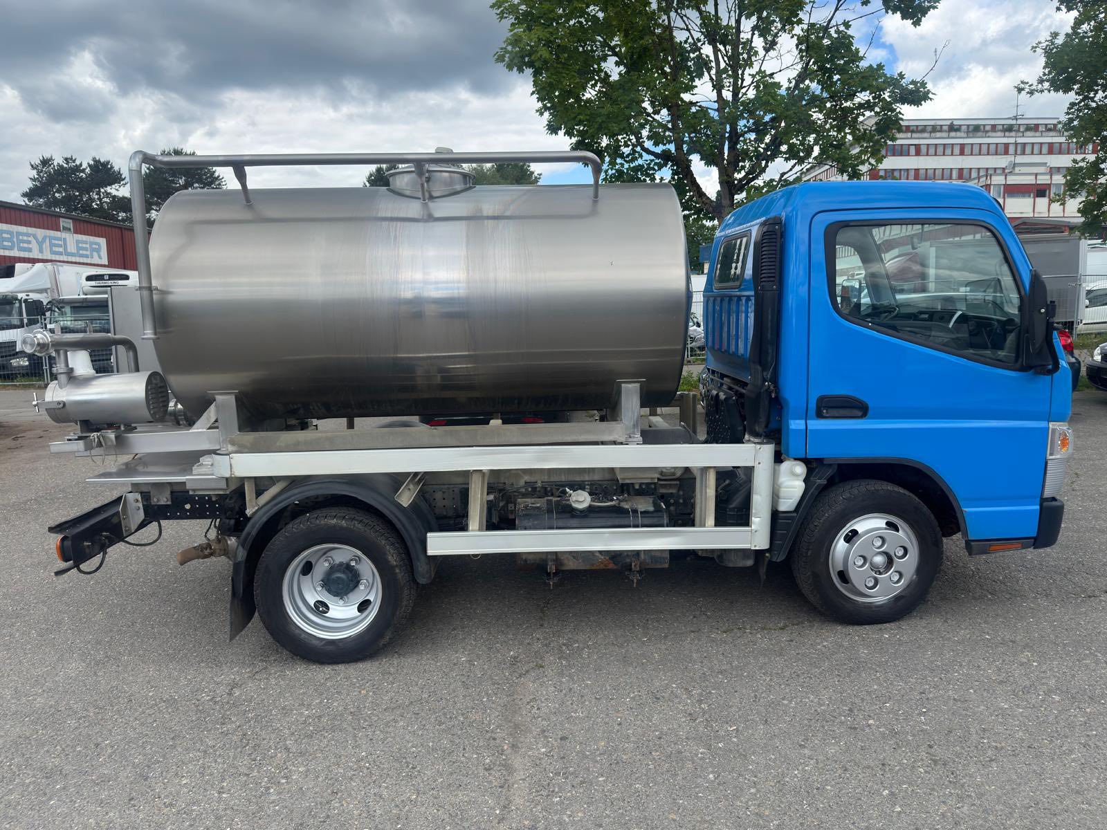 MITSUBISHI FUSO Canter 6S15 Milchwagen-image-3
