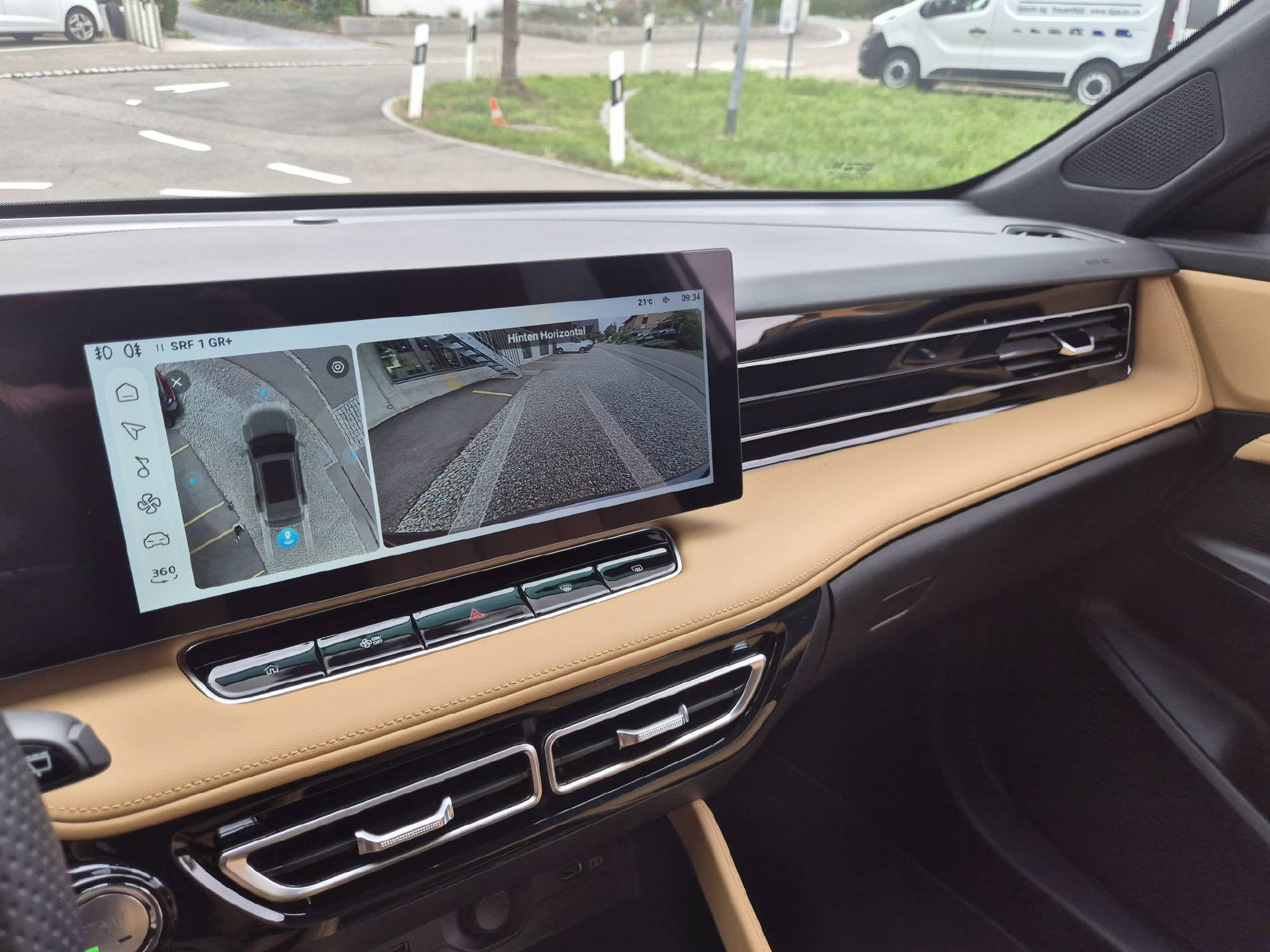 MG HS 1.5 Hybrid Luxury-image-12