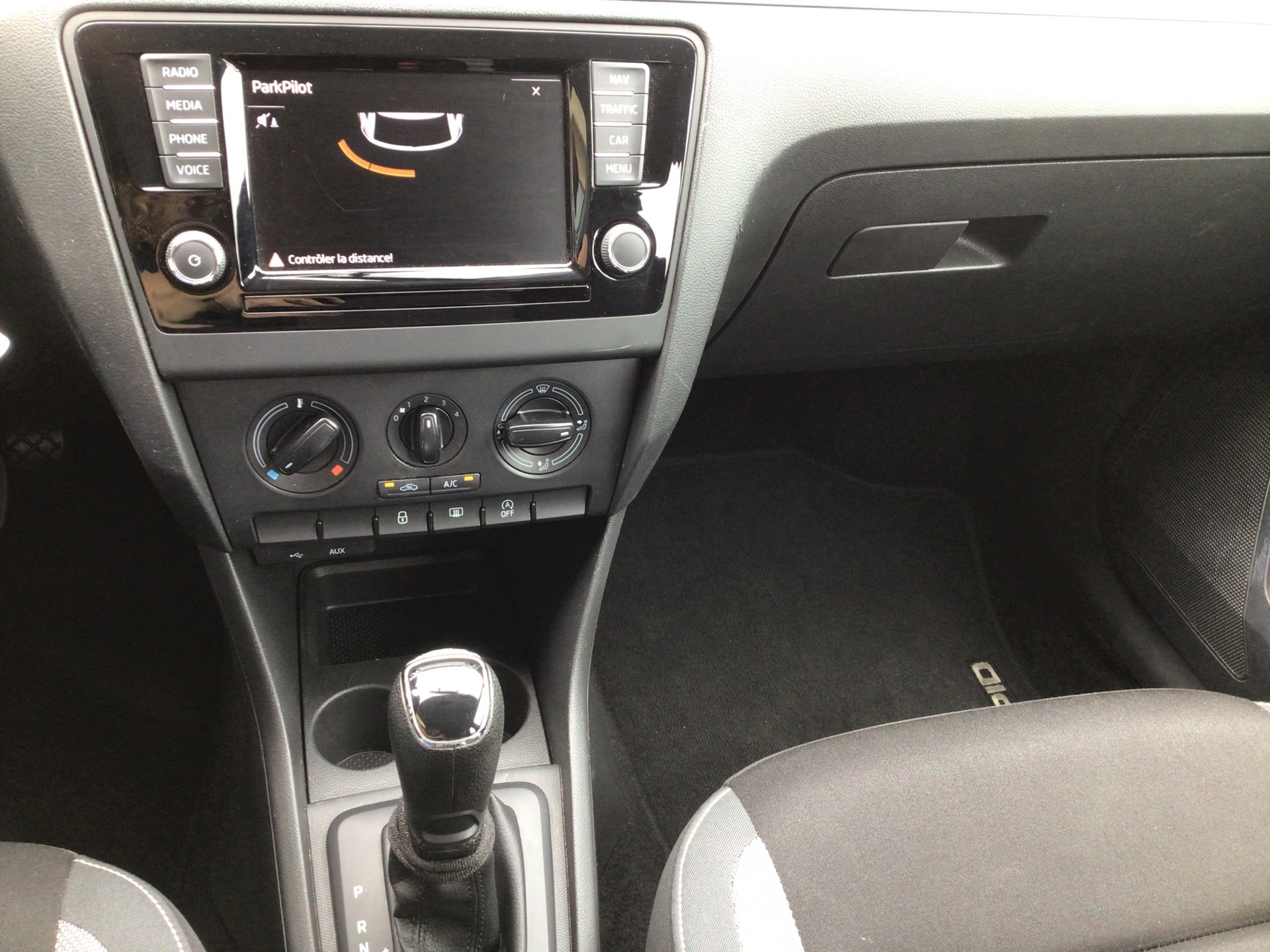 SKODA Rapid Spaceback 1.4 TSI Ambition DSG-image-10