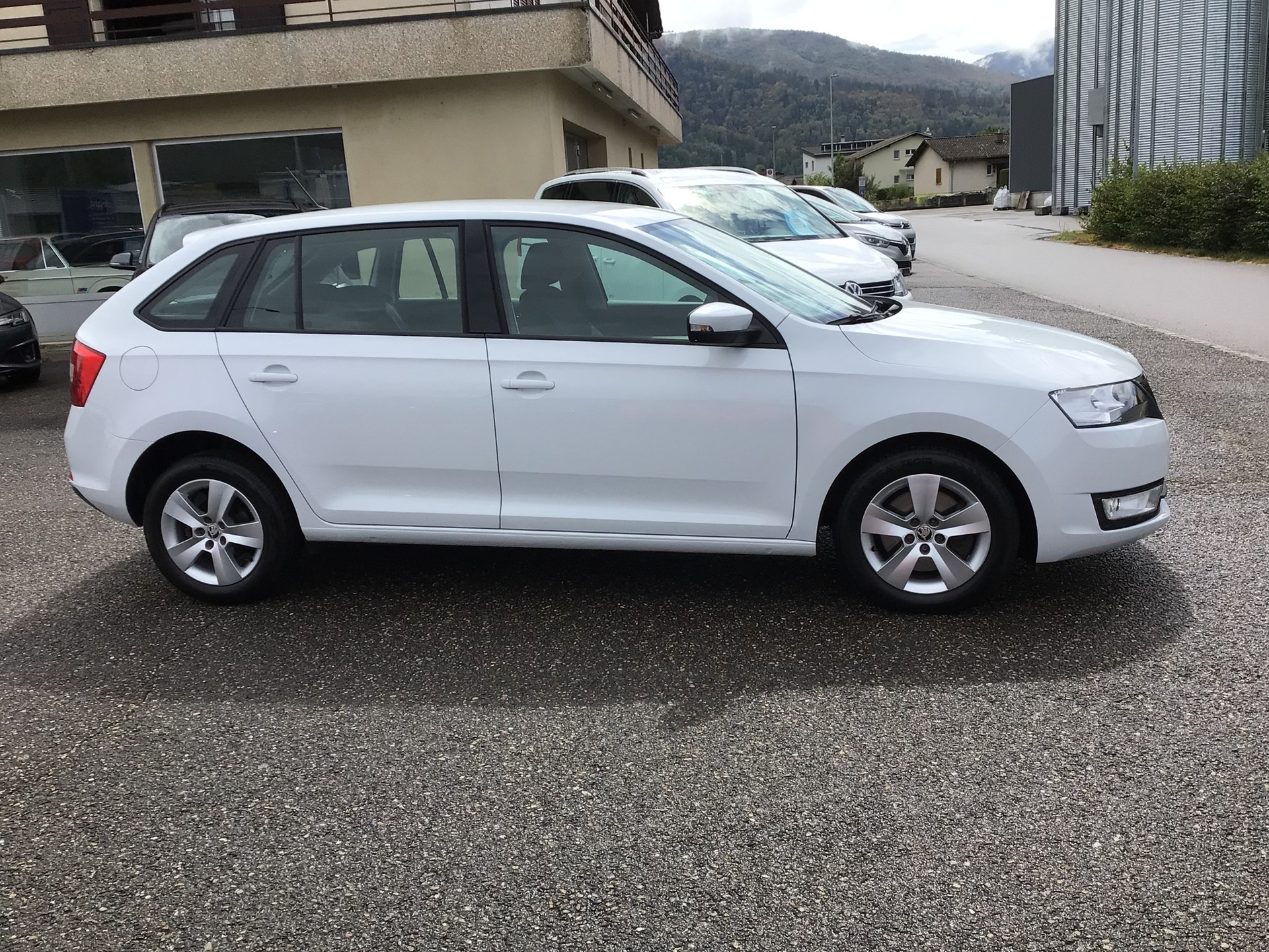SKODA Rapid Spaceback 1.4 TSI Ambition DSG-image-3