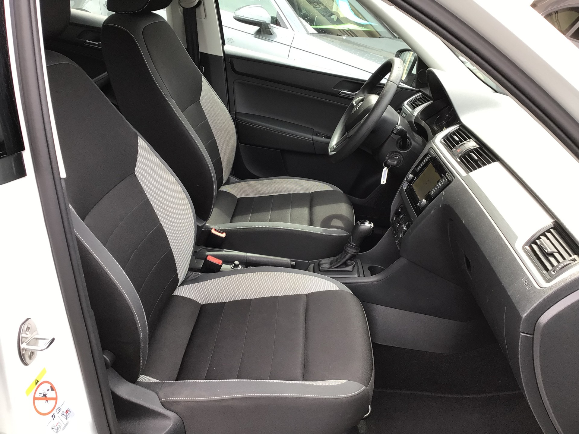 SKODA Rapid Spaceback 1.4 TSI Ambition DSG-image-7