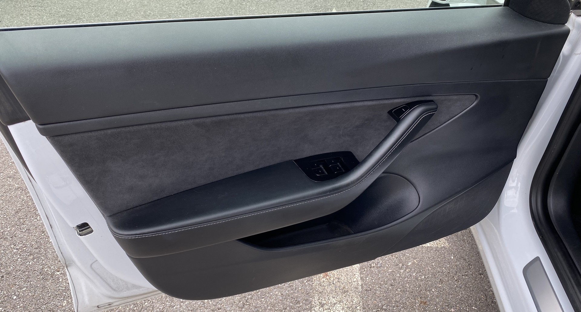 TESLA Model 3 Standart Range Plus-image-12