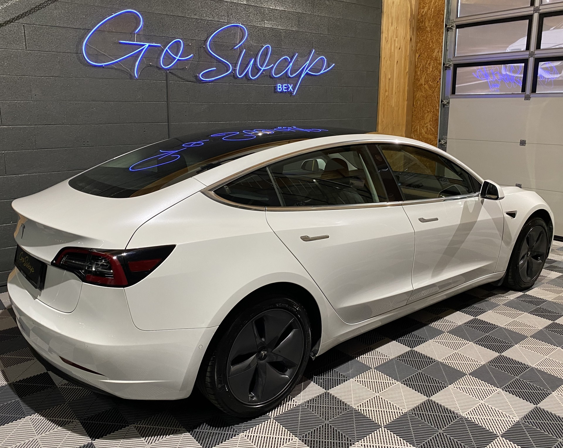 TESLA Model 3 Standart Range Plus-image-3