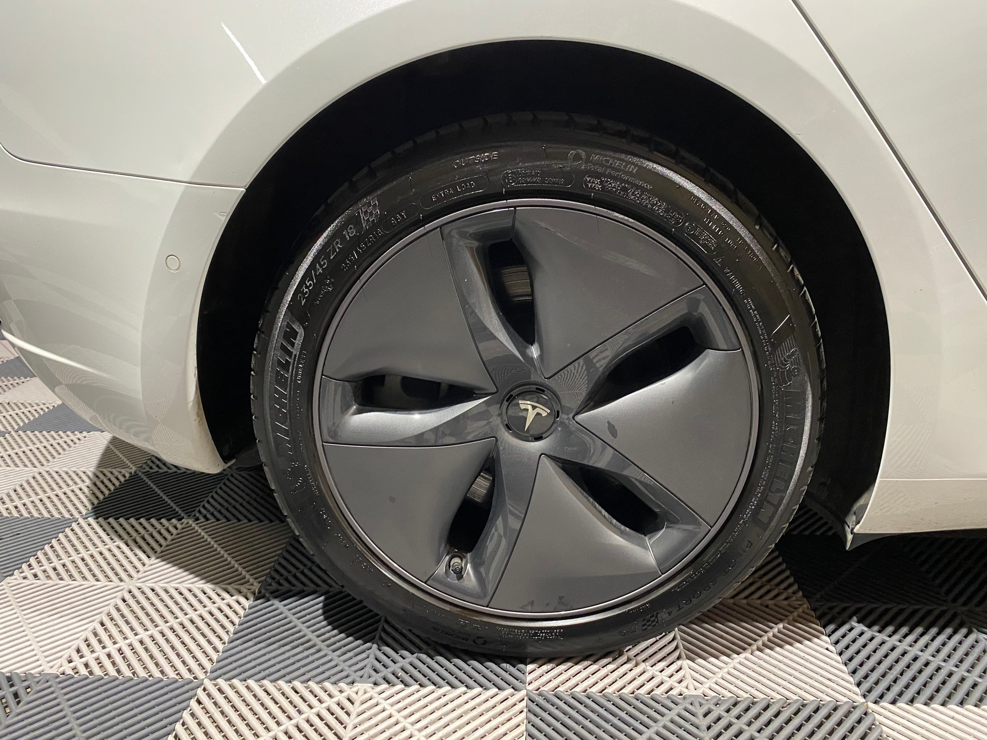 TESLA Model 3 Standart Range Plus-image-6