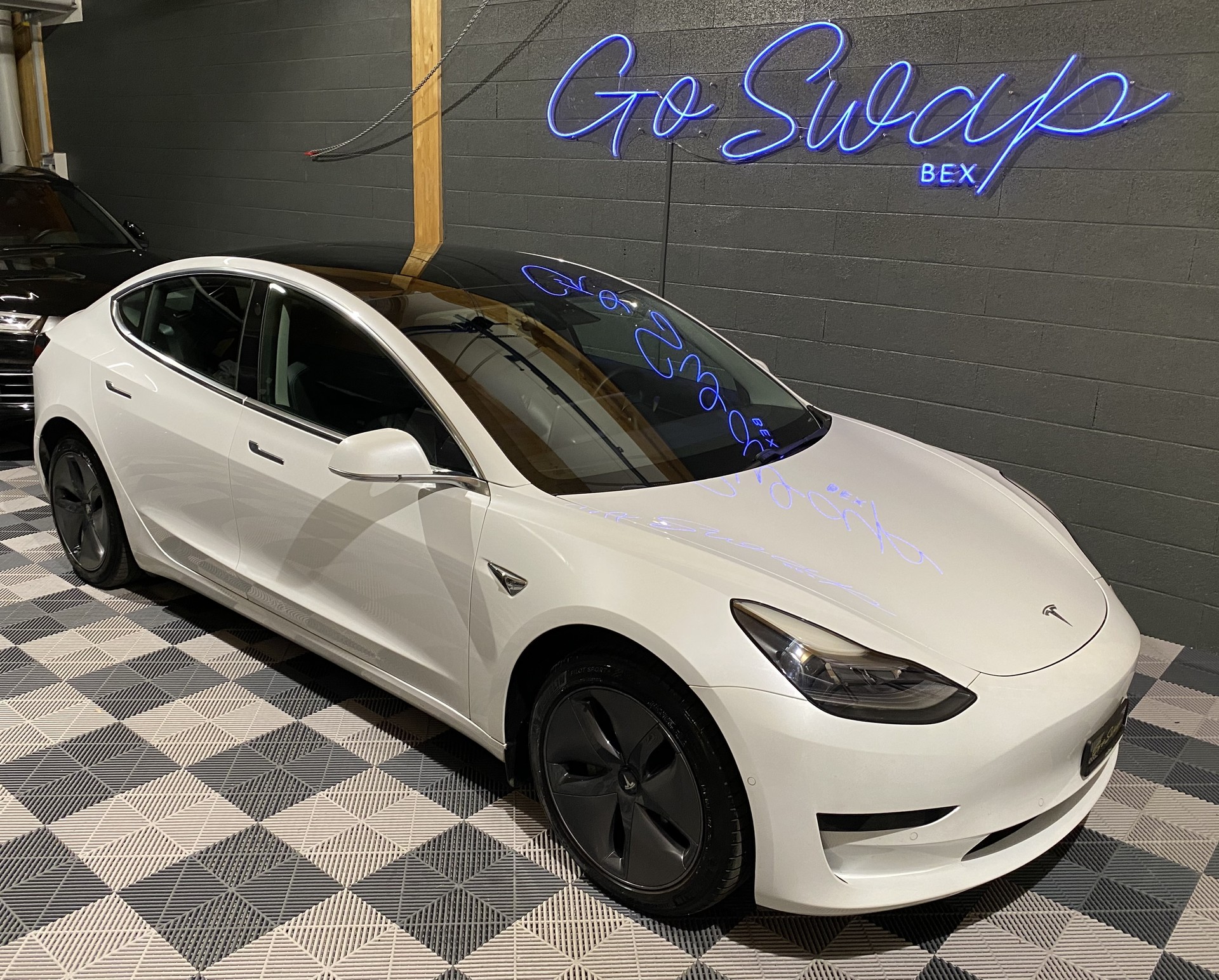 TESLA Model 3 Standart Range Plus-image-1