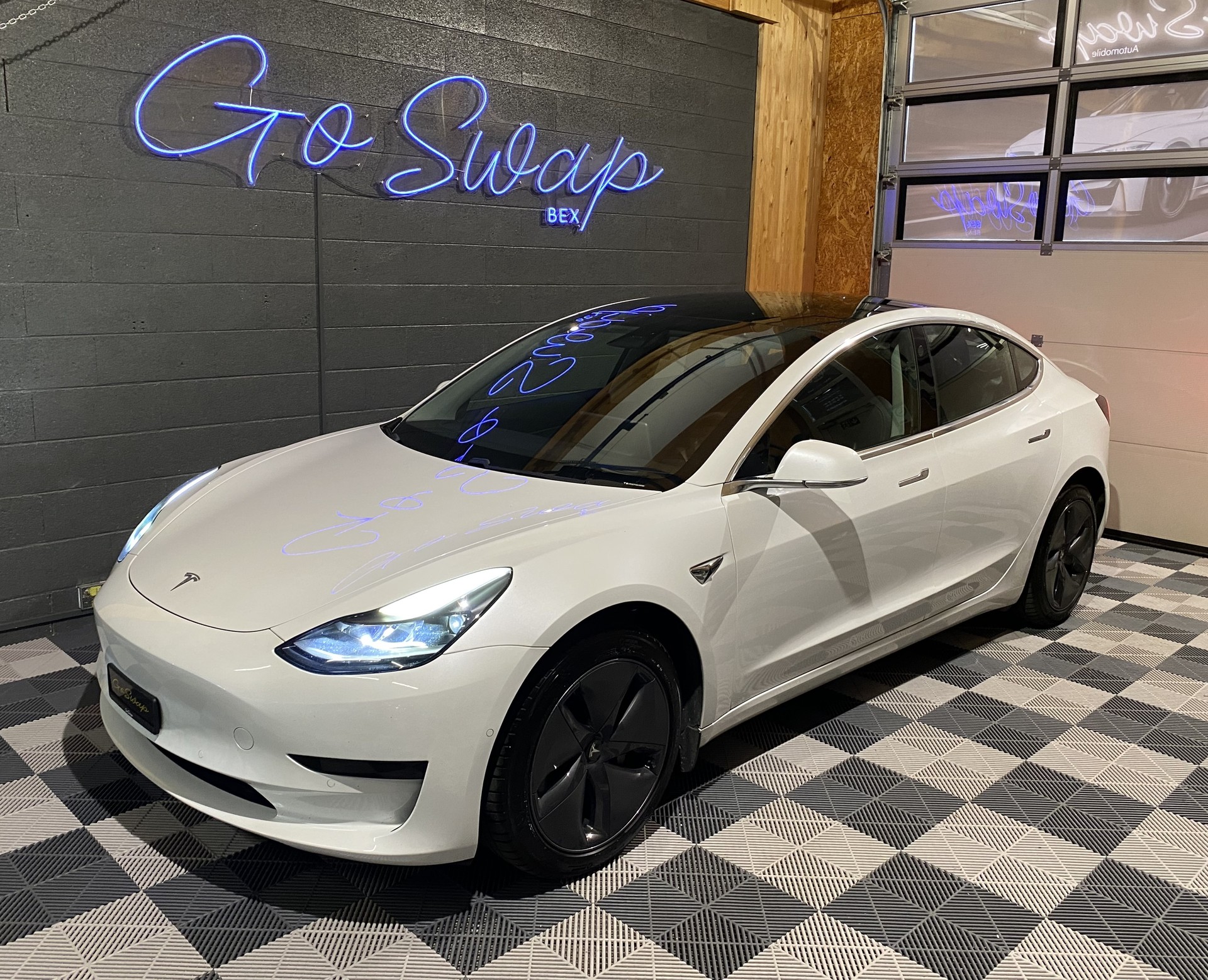 TESLA Model 3 Standart Range Plus-image-8
