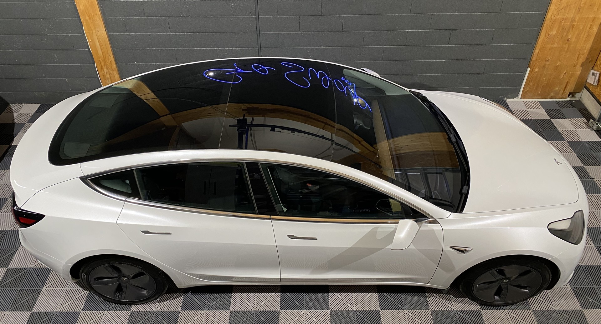 TESLA Model 3 Standart Range Plus-image-2