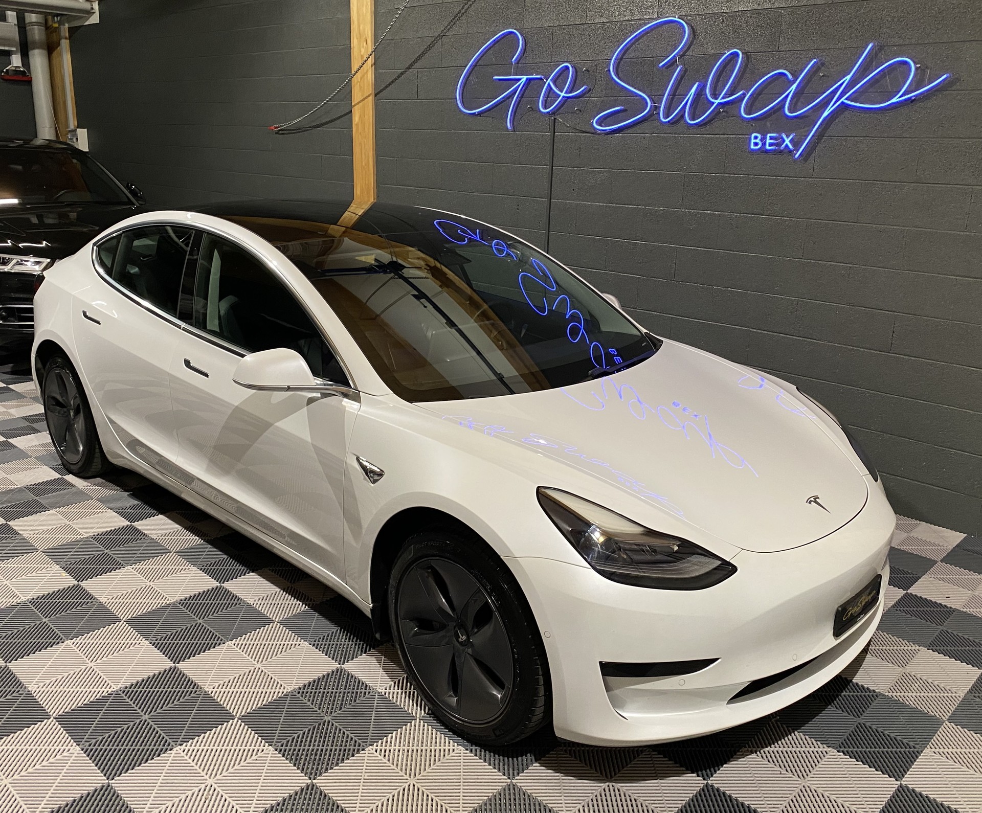 TESLA Model 3 Standart Range Plus-image-0