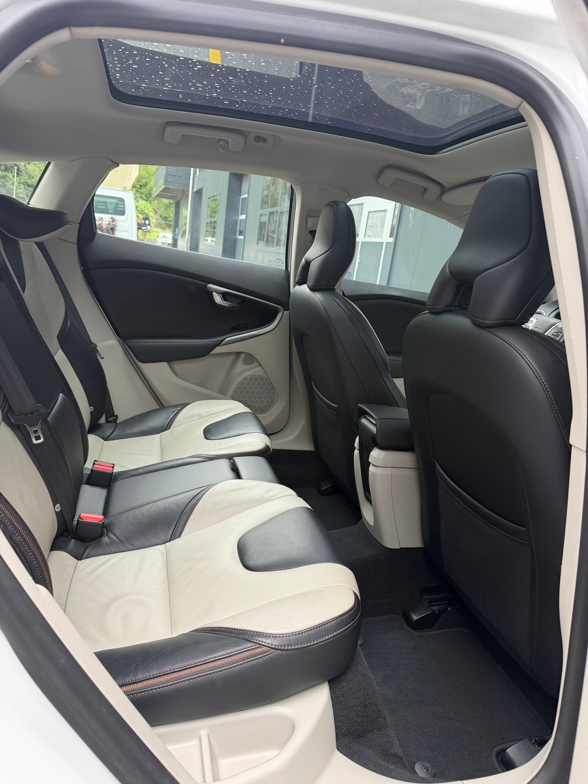 VOLVO V40 Cross Country T5 AWD Momentum Geartronic-image-8