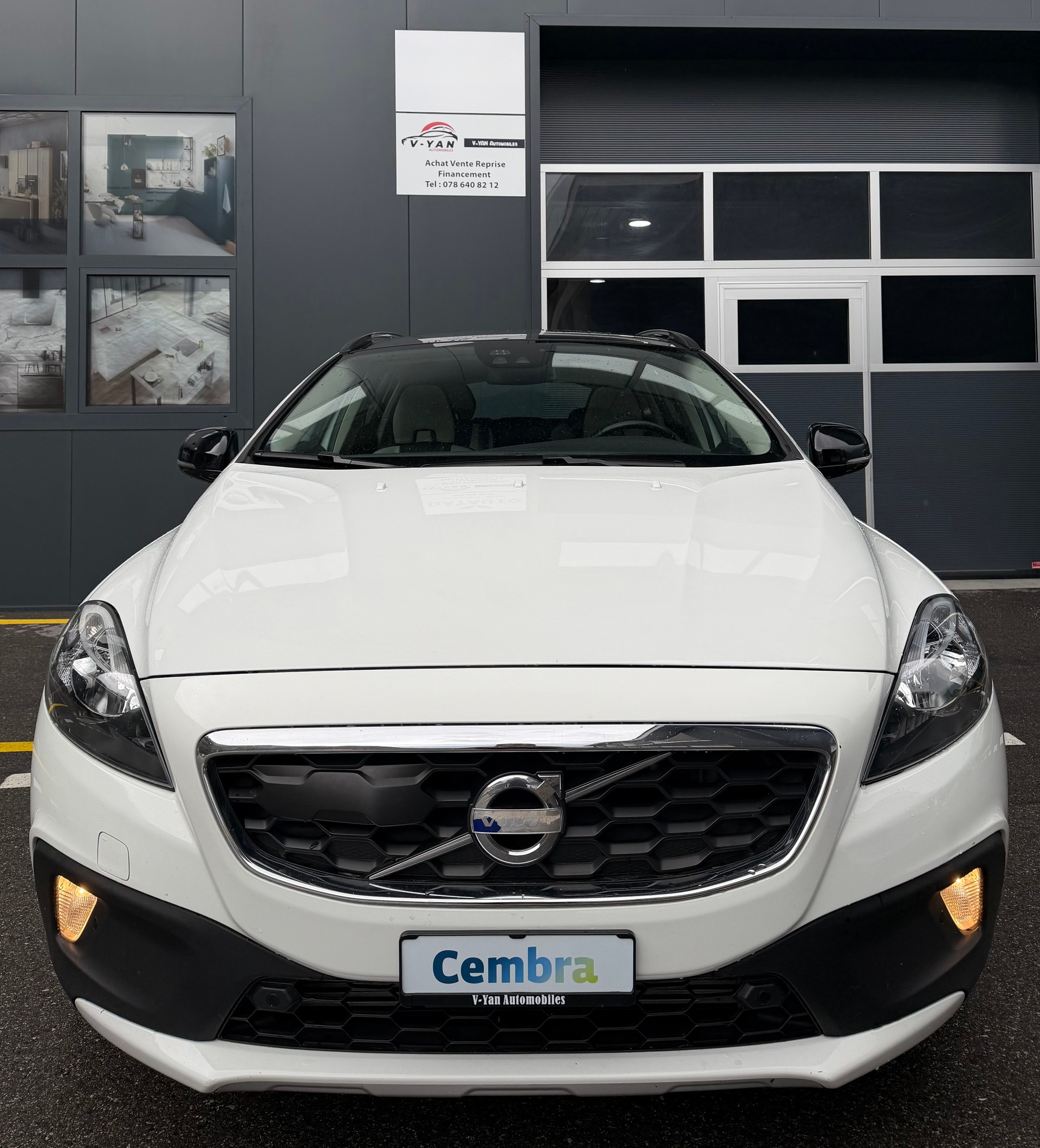 VOLVO V40 Cross Country T5 AWD Momentum Geartronic-image-2