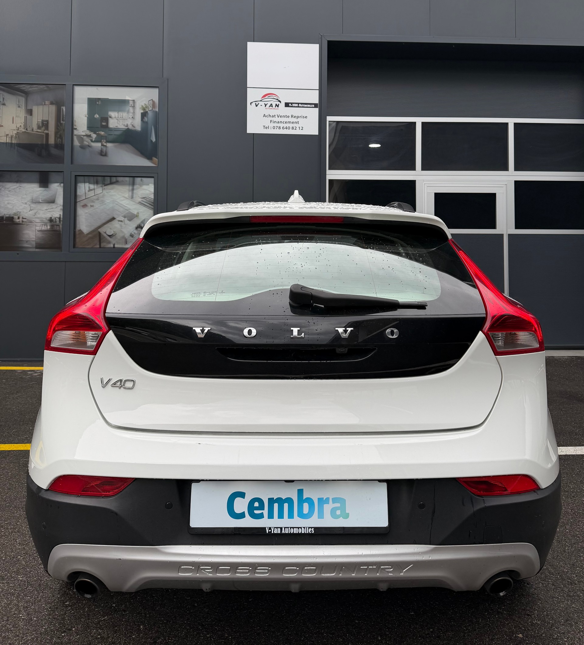 VOLVO V40 Cross Country T5 AWD Momentum Geartronic-image-5