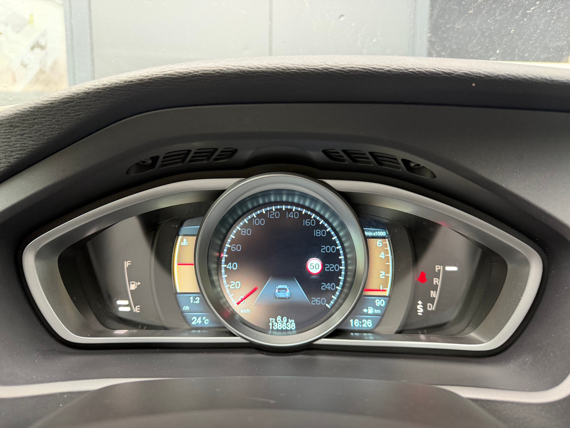 VOLVO V40 Cross Country T5 AWD Momentum Geartronic-image-13