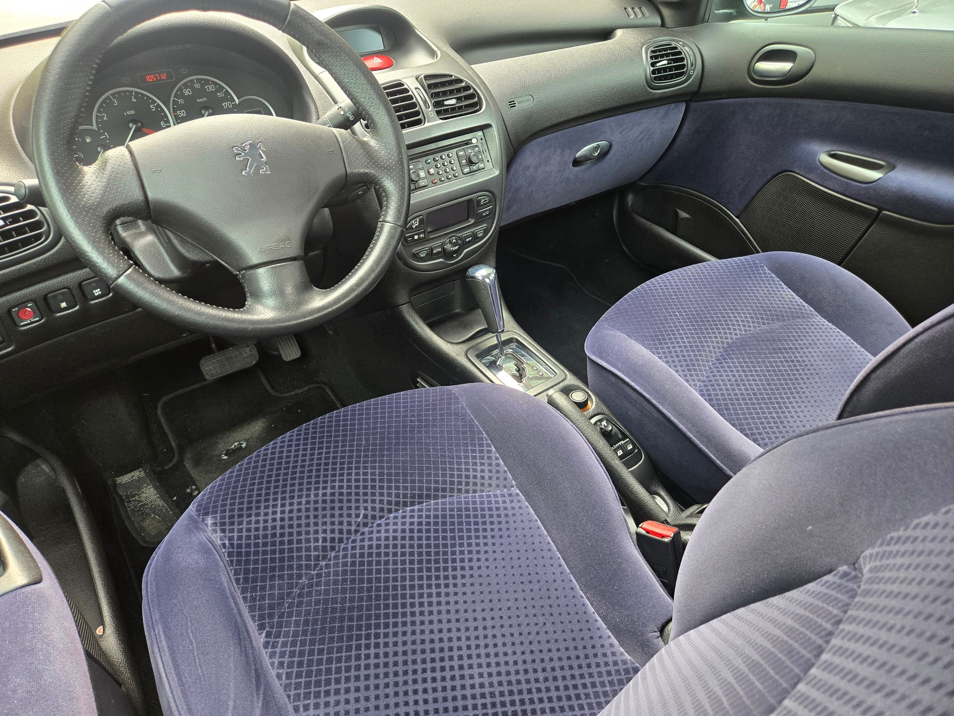 PEUGEOT 206 1.6 16V (XT) Premium-image-13