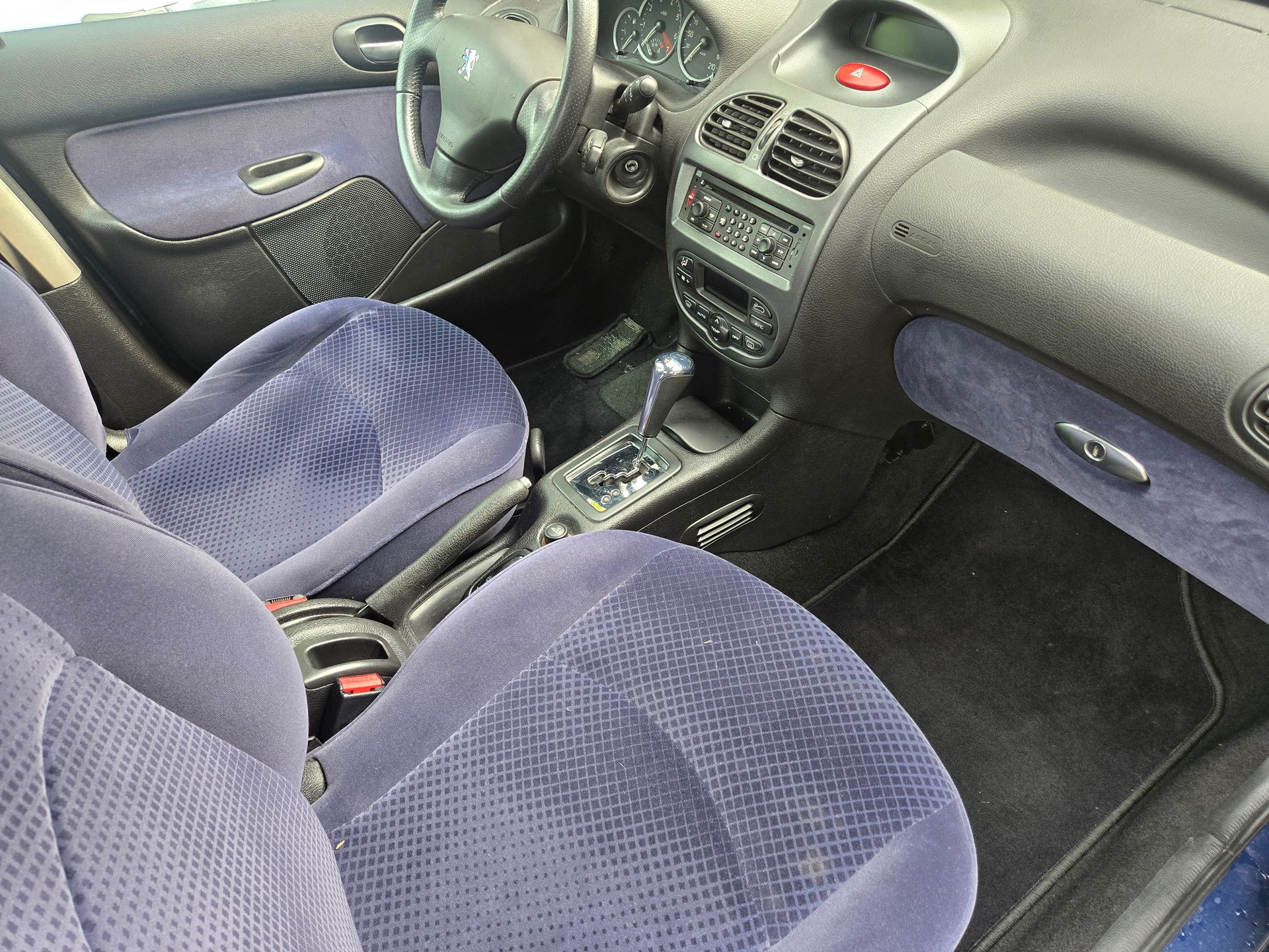 PEUGEOT 206 1.6 16V (XT) Premium-image-4