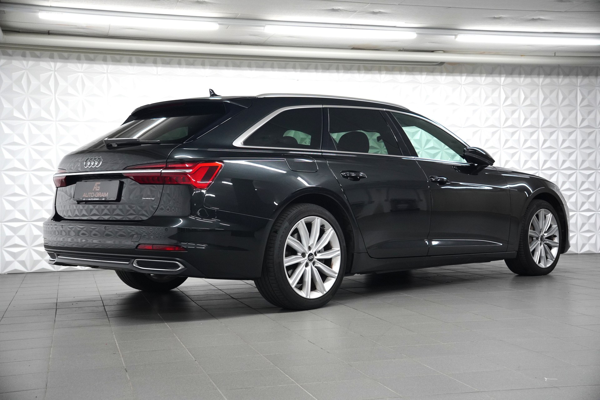 AUDI A6 Avant 55 TFSI quattro S-tronic-image-4