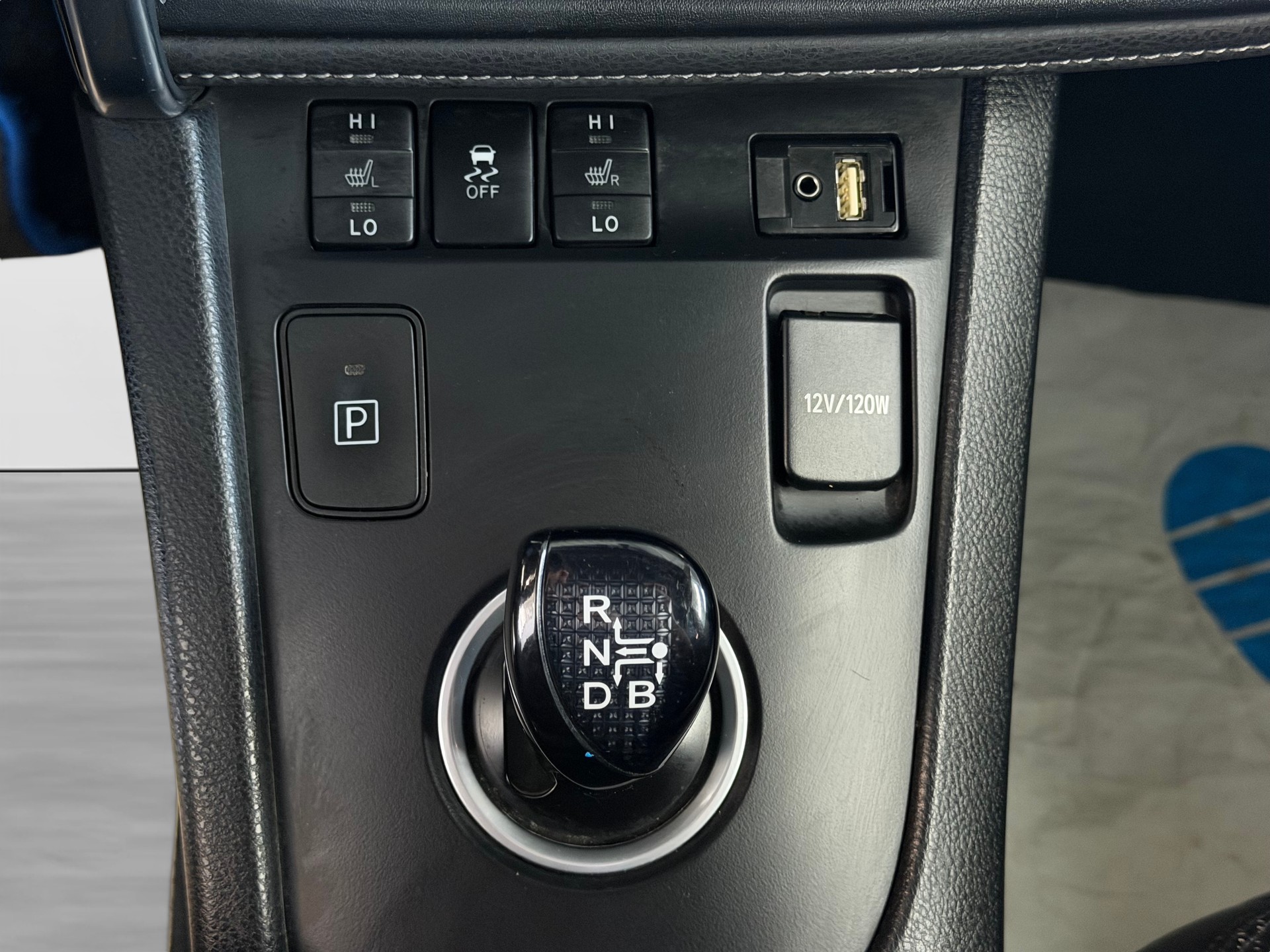 TOYOTA Auris Touring Sports 1.8 HSD Swiss Trend e-CVT | Frisch MFK | CH-Auto | 1-Hand | Ab Service | Leder-image-11