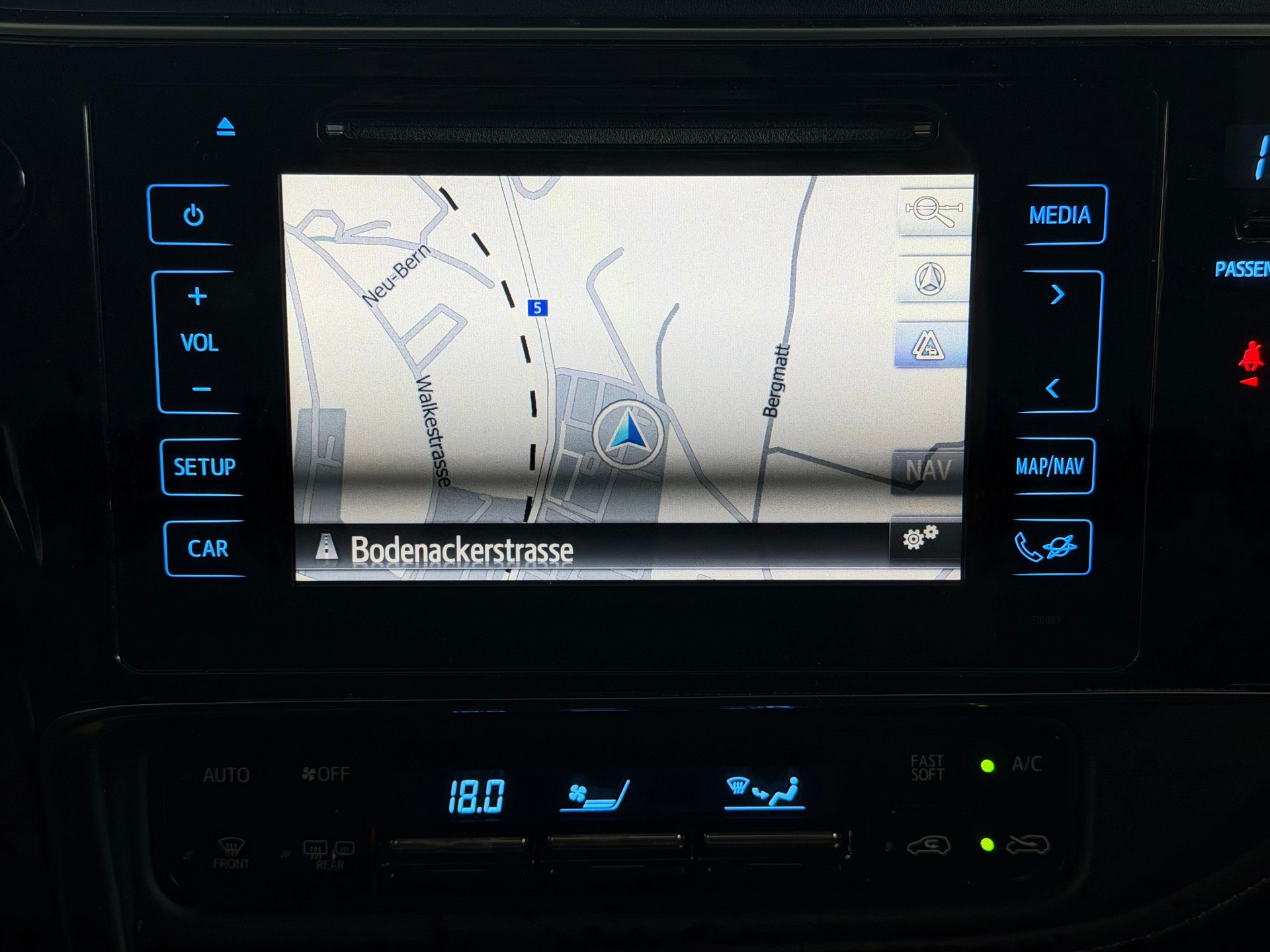 TOYOTA Auris Touring Sports 1.8 HSD Swiss Trend e-CVT | Frisch MFK | CH-Auto | 1-Hand | Ab Service | Leder-image-15