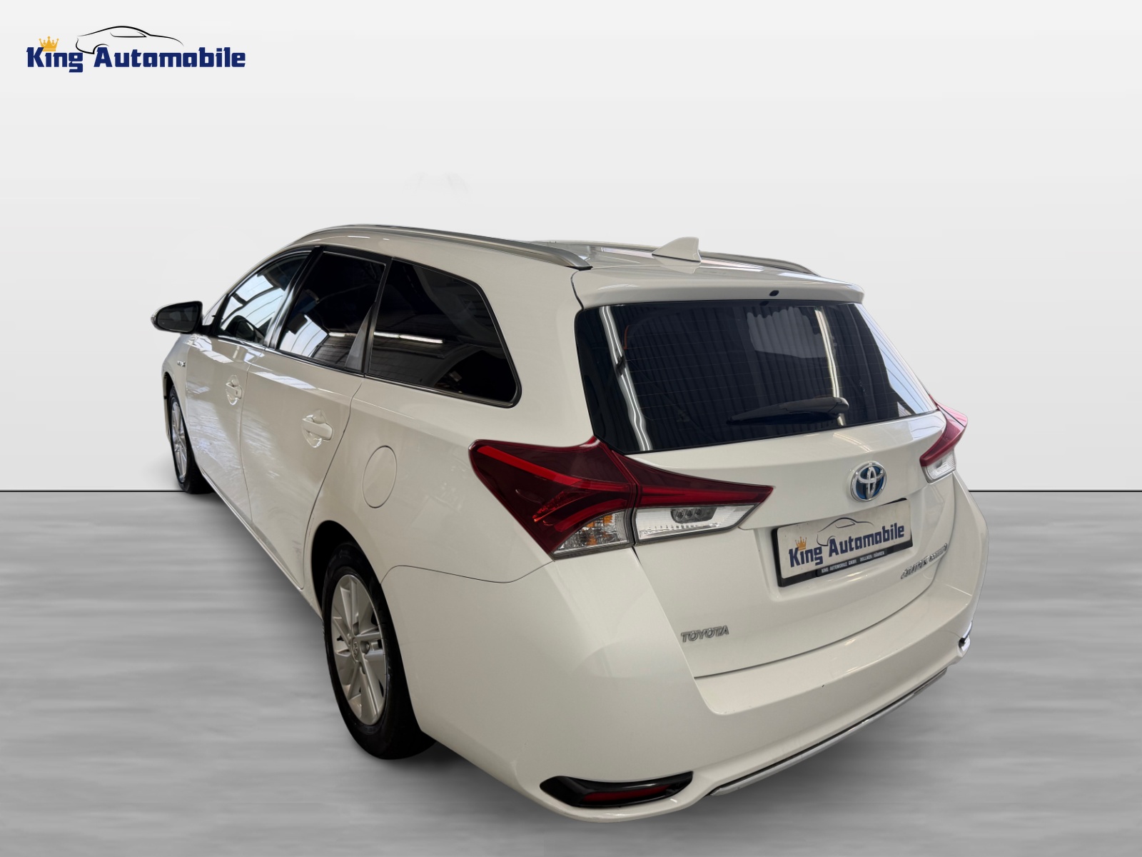 TOYOTA Auris Touring Sports 1.8 HSD Swiss Trend e-CVT | Frisch MFK | CH-Auto | 1-Hand | Ab Service | Leder-image-4