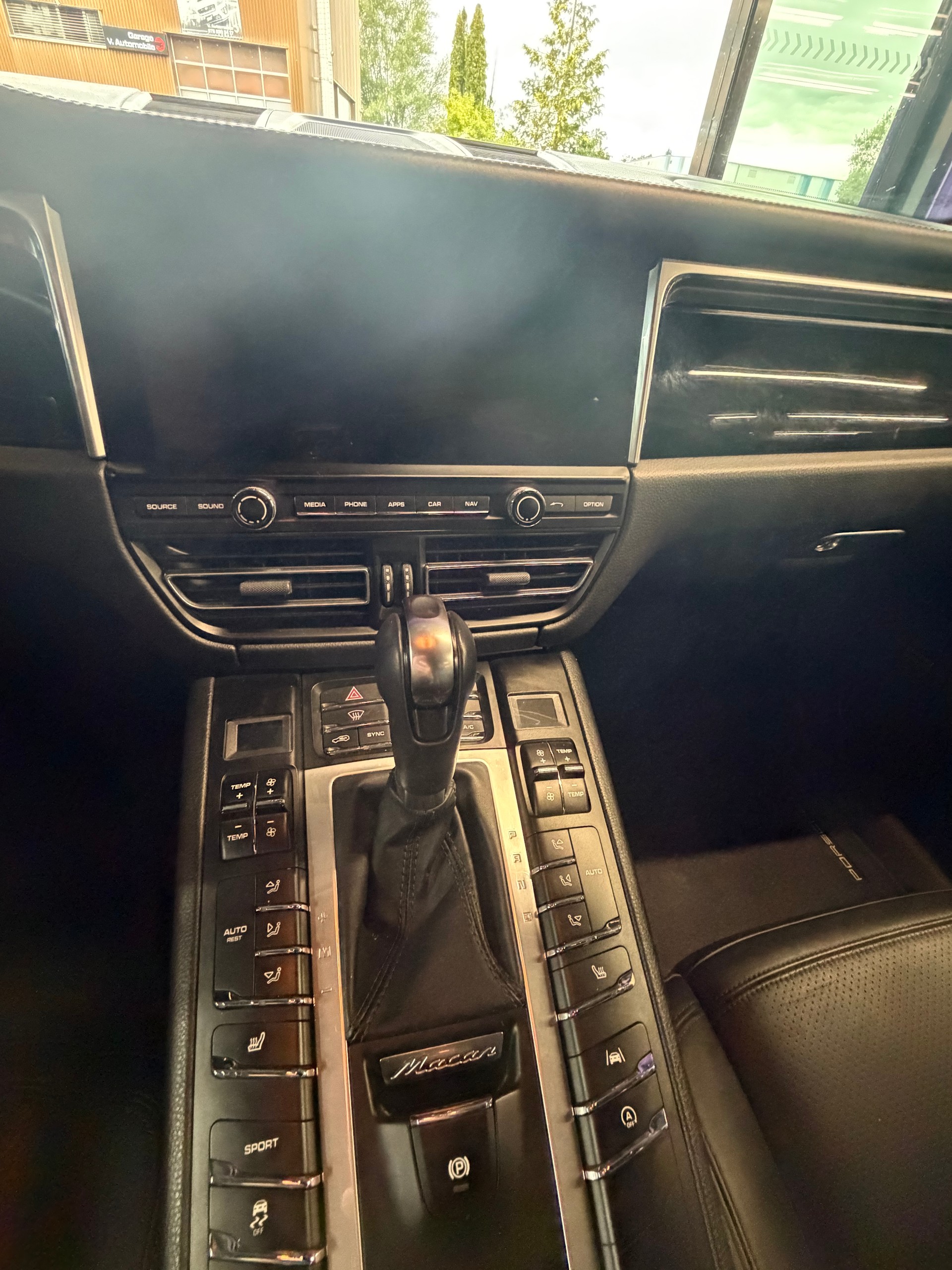 PORSCHE Macan PDK-image-15