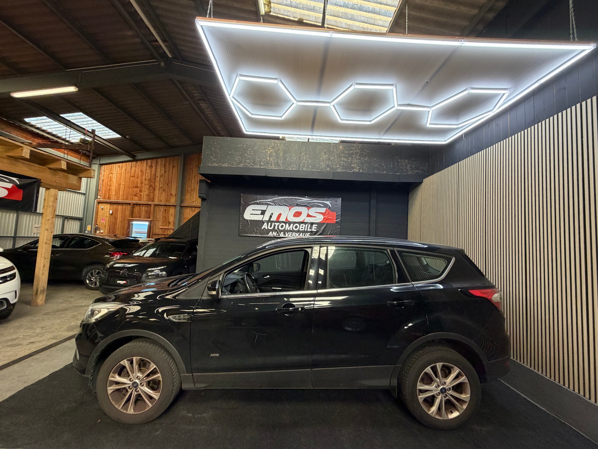 FORD Kuga 2.0 TDCi Titanium 4WD PowerShift-image-3