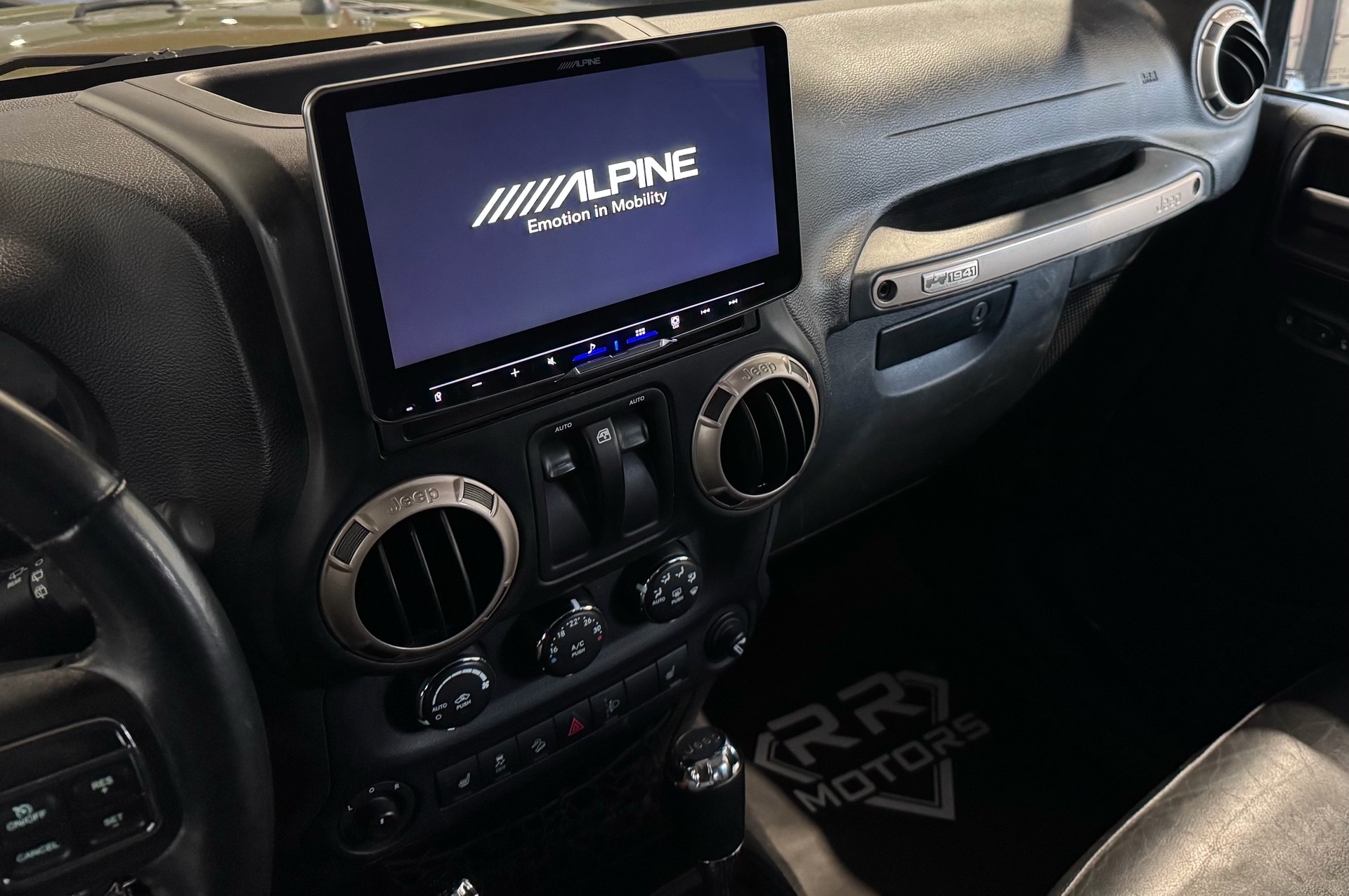 JEEP Wrangler 2.8 CRD 75th Anniversary Automatic-image-8