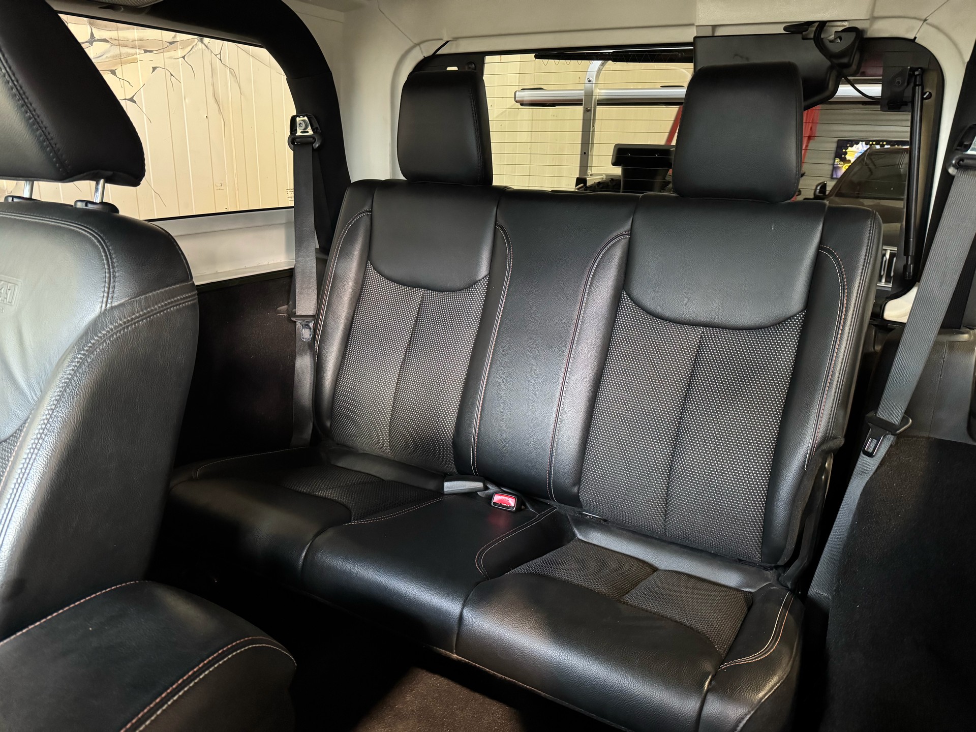 JEEP Wrangler 2.8 CRD 75th Anniversary Automatic-image-14