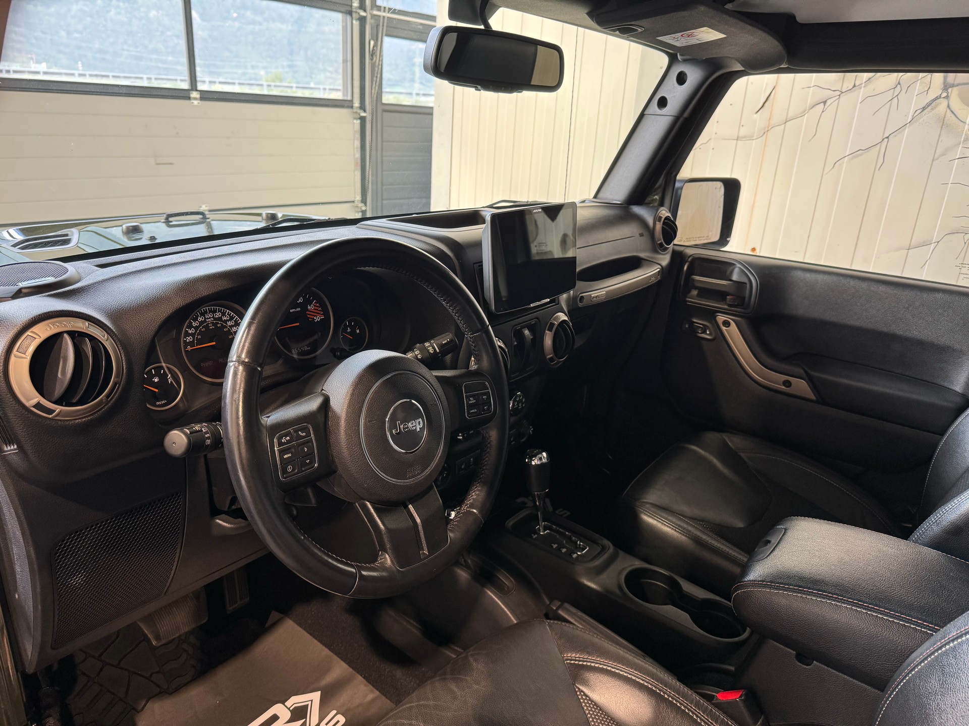 JEEP Wrangler 2.8 CRD 75th Anniversary Automatic-image-11