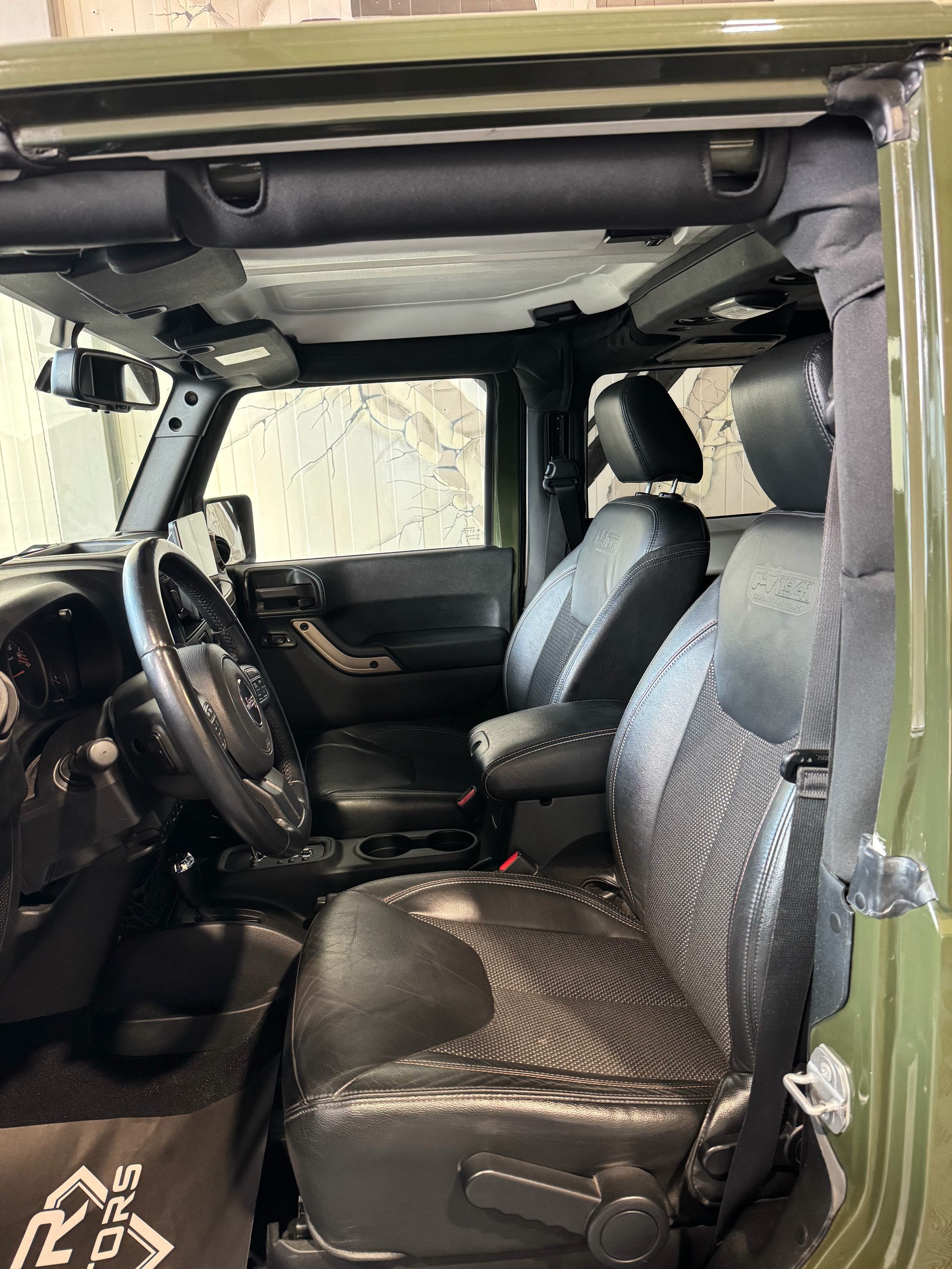 JEEP Wrangler 2.8 CRD 75th Anniversary Automatic-image-12