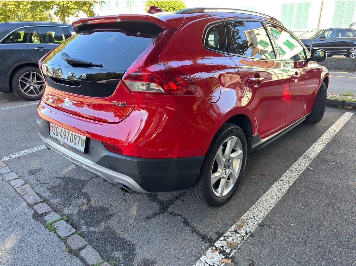 VOLVO 2.0 T4 Summum AWD S/S-image-1