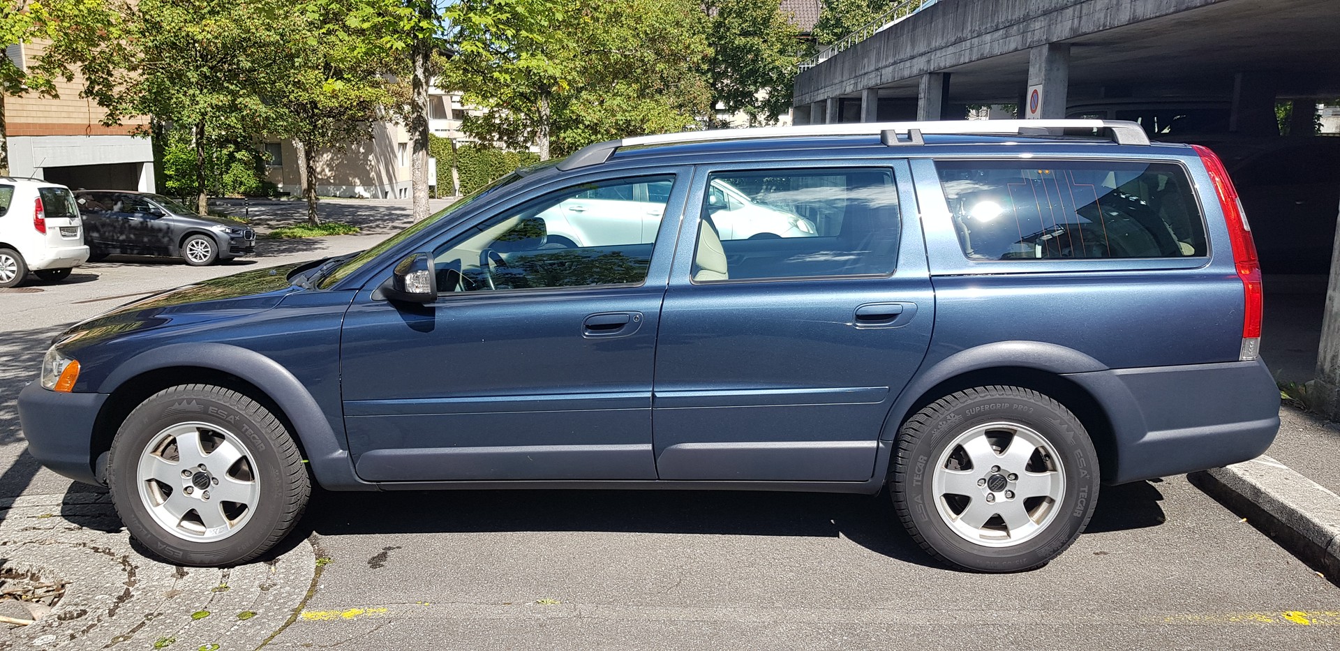 VOLVO XC70 2.5T AWD CROSS COUNTRY-image-0